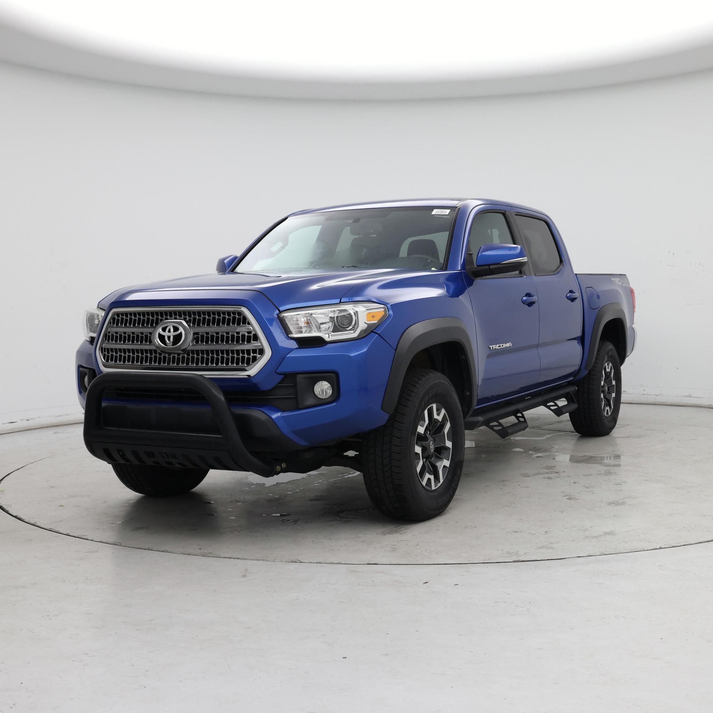 Thumbnail: 2017 Toyota Tacoma - 4