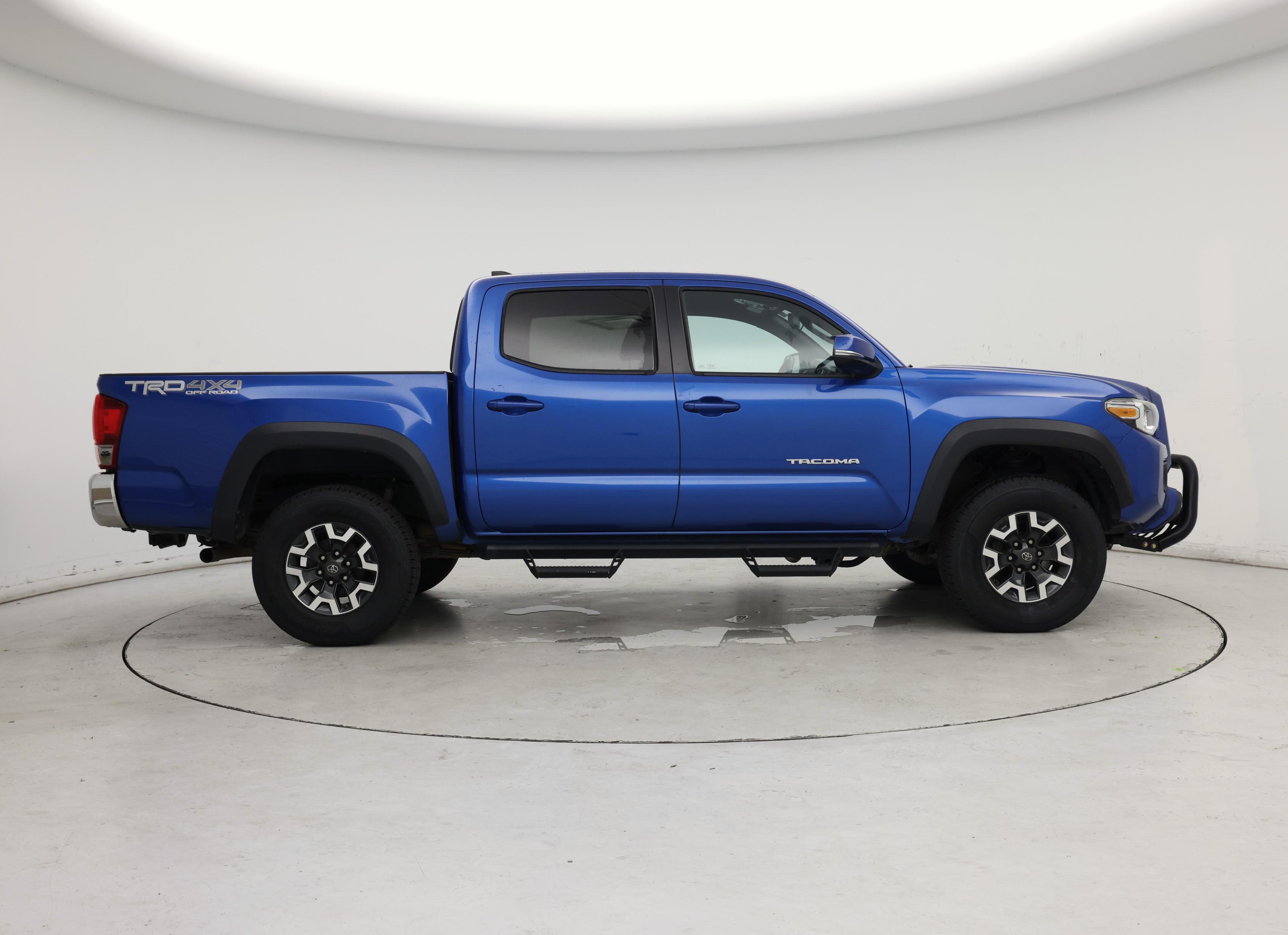 Thumbnail: 2017 Toyota Tacoma - 7