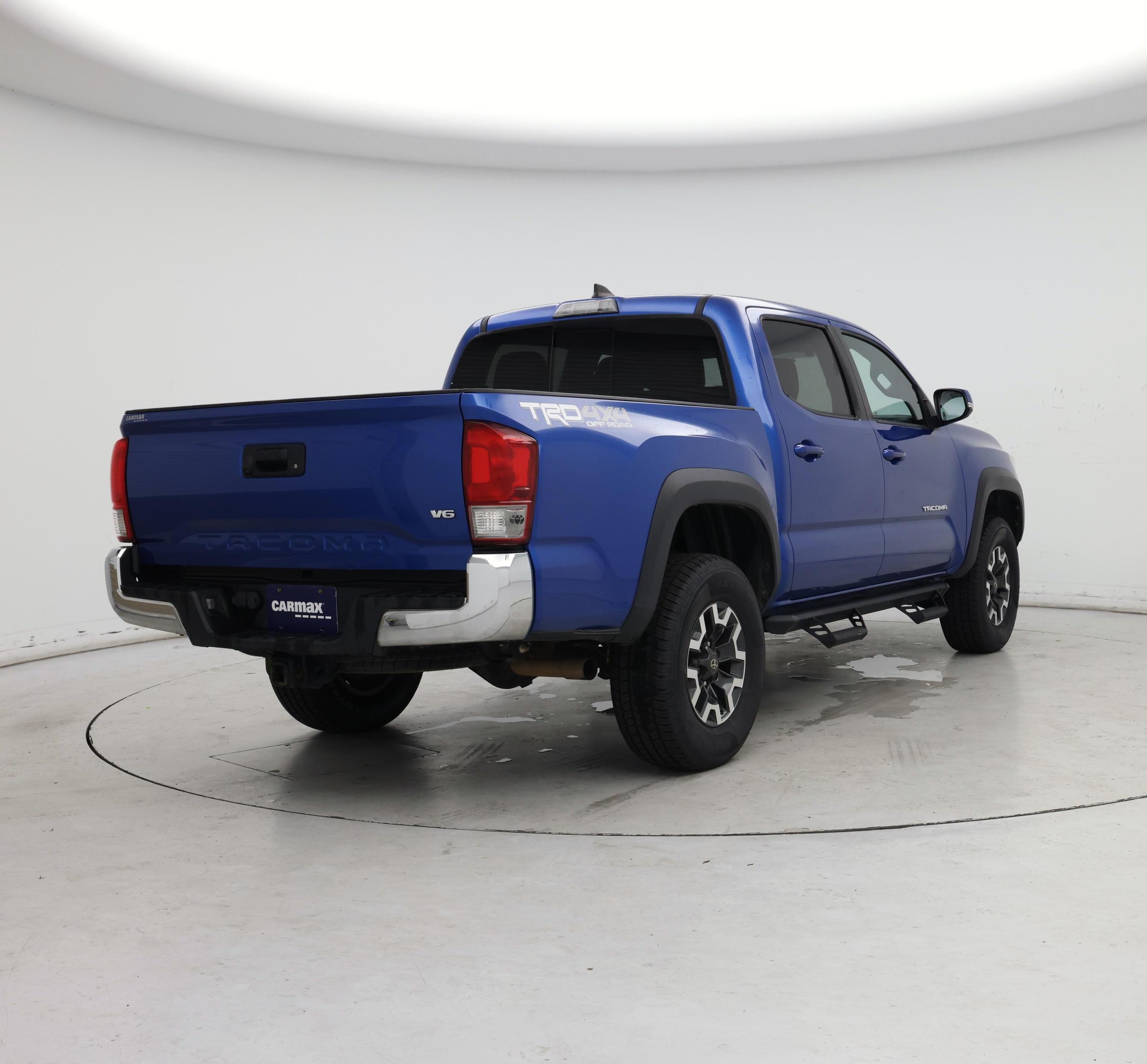 Thumbnail: 2017 Toyota Tacoma - 8