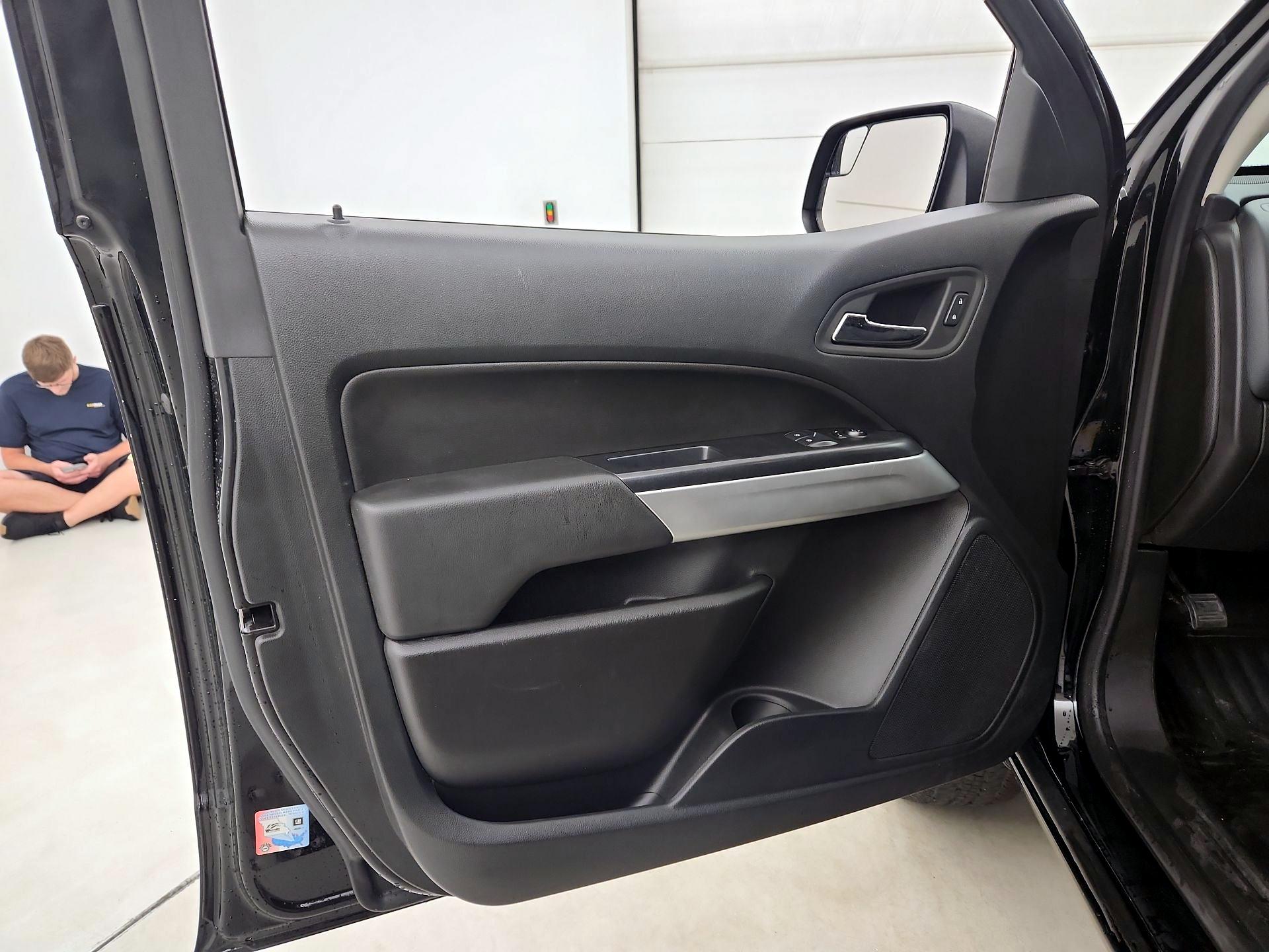 Thumbnail: 2022 Chevrolet Colorado - 12