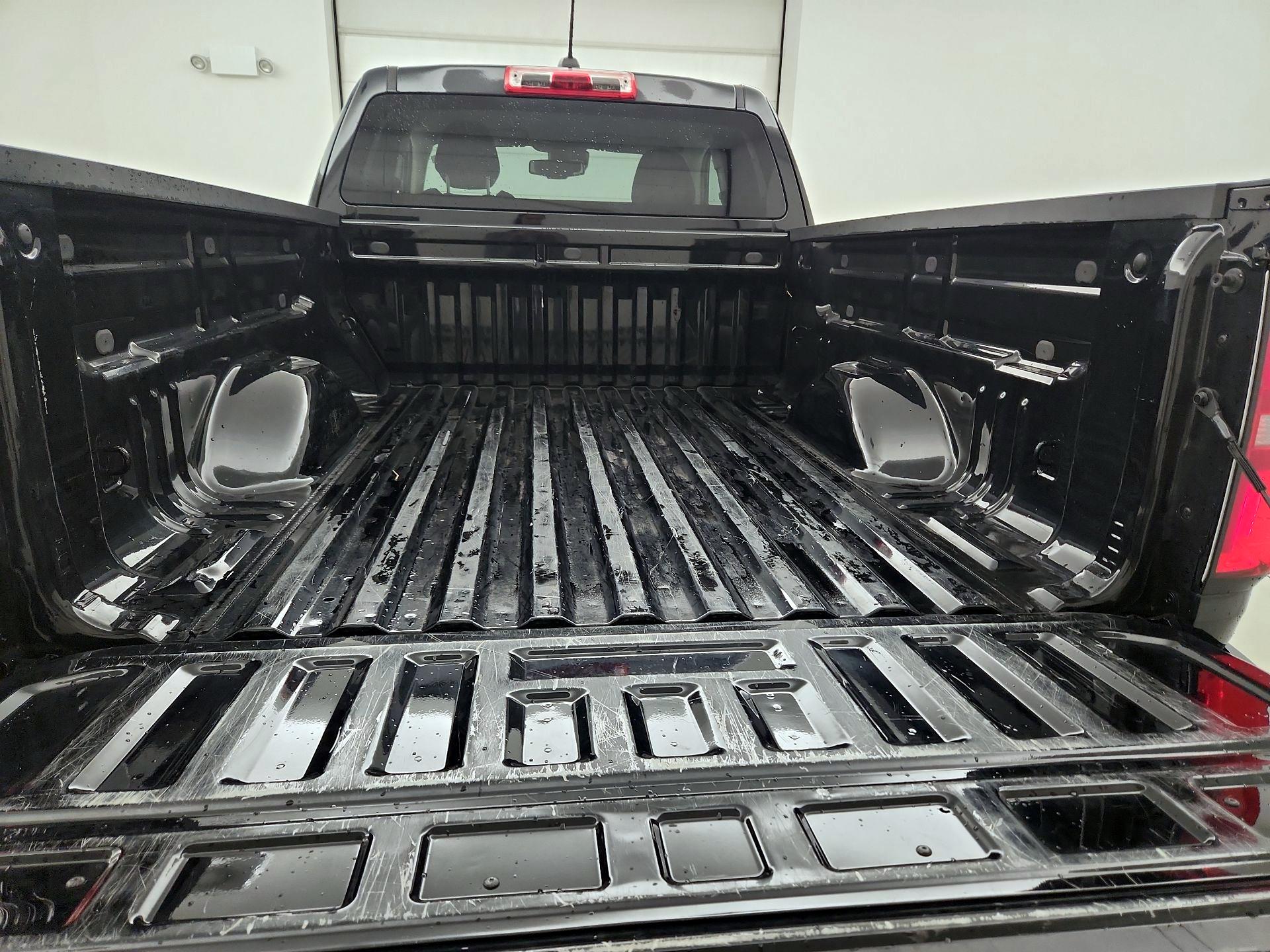 Thumbnail: 2022 Chevrolet Colorado - 20