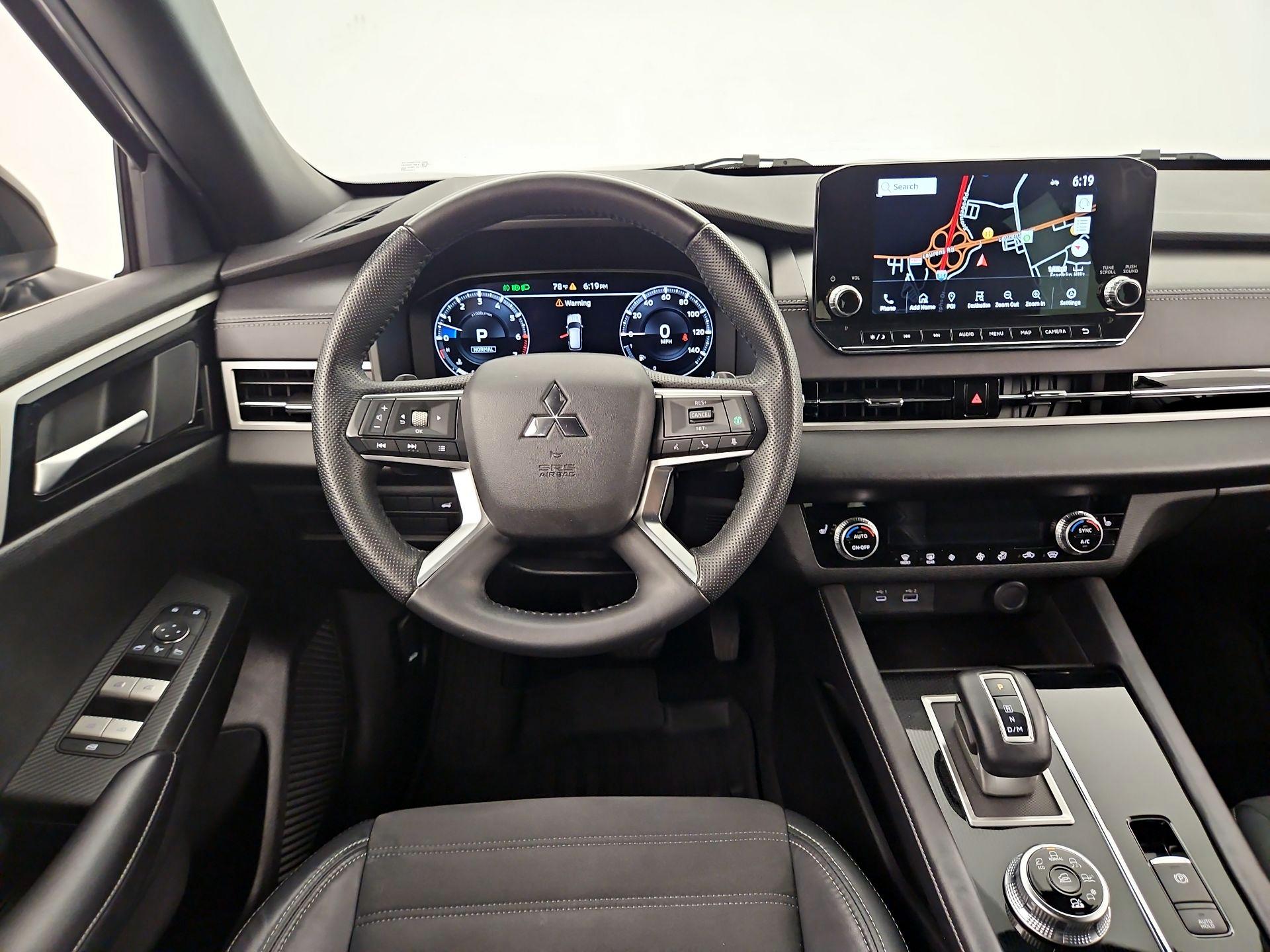 Thumbnail: 2023 Mitsubishi Outlander - 10
