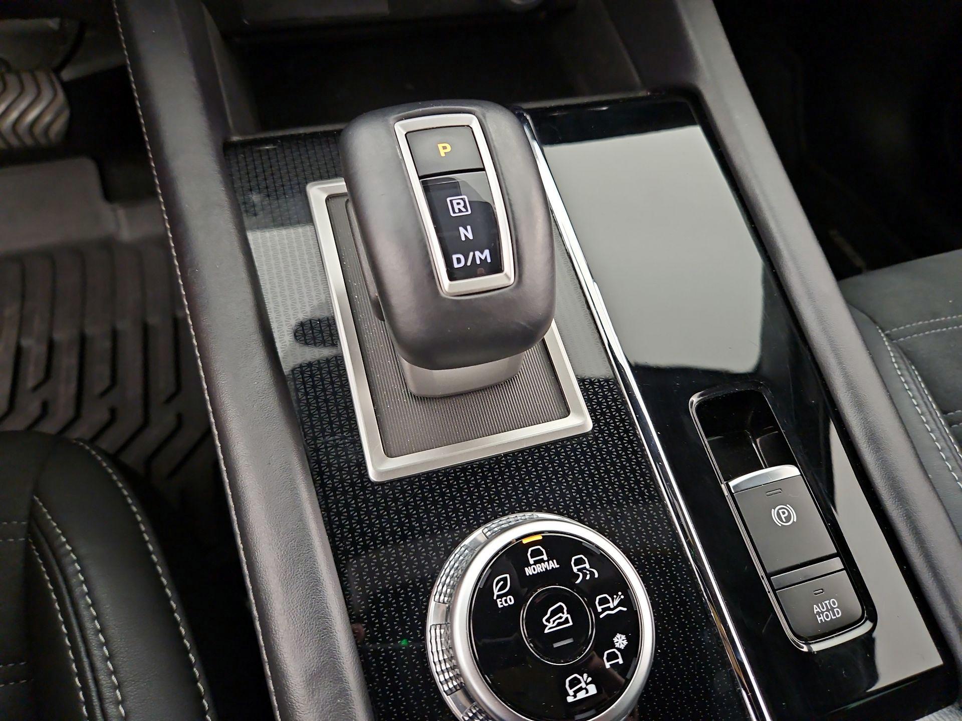 Thumbnail: 2023 Mitsubishi Outlander - 18