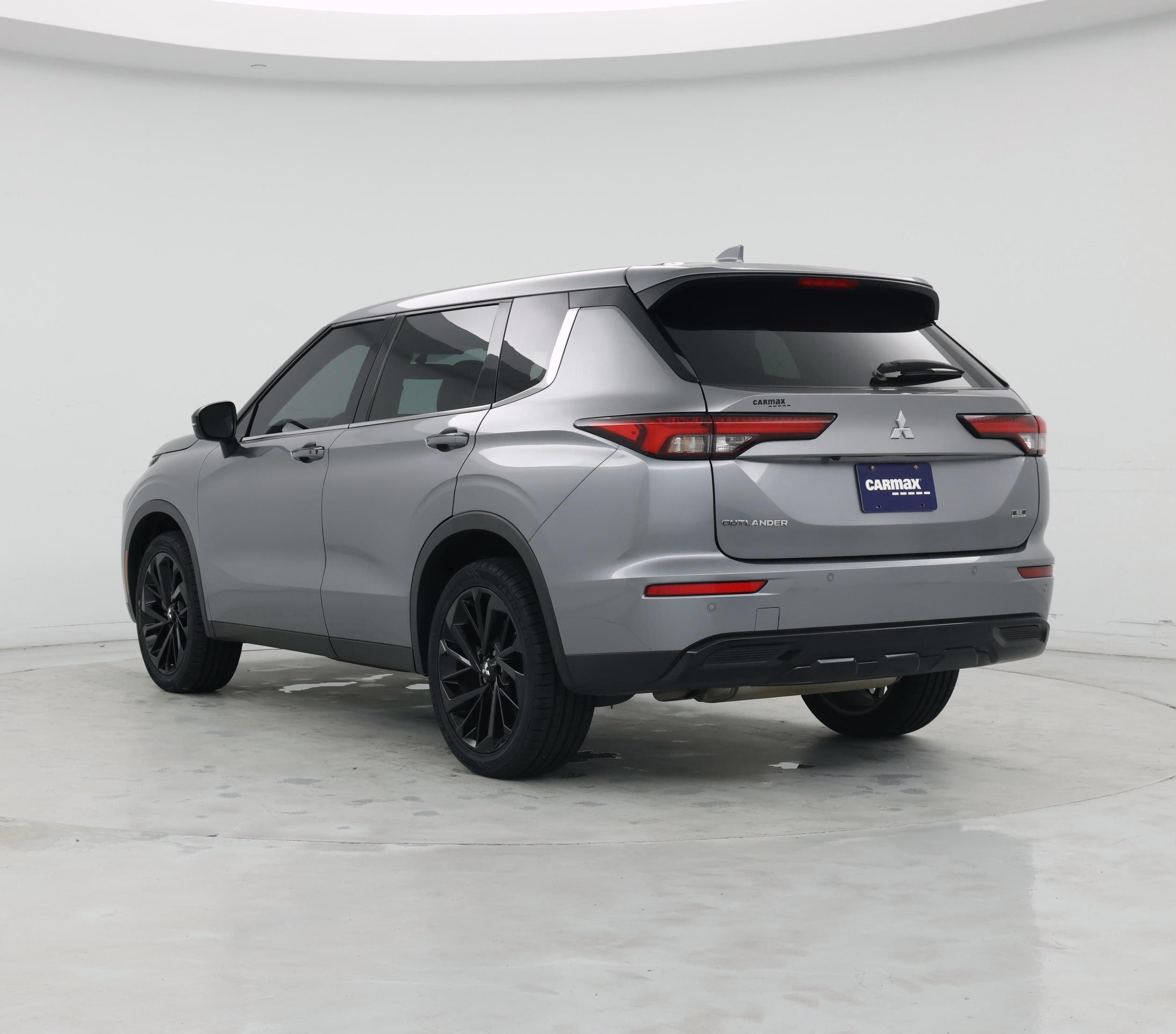 Thumbnail: 2023 Mitsubishi Outlander - 2