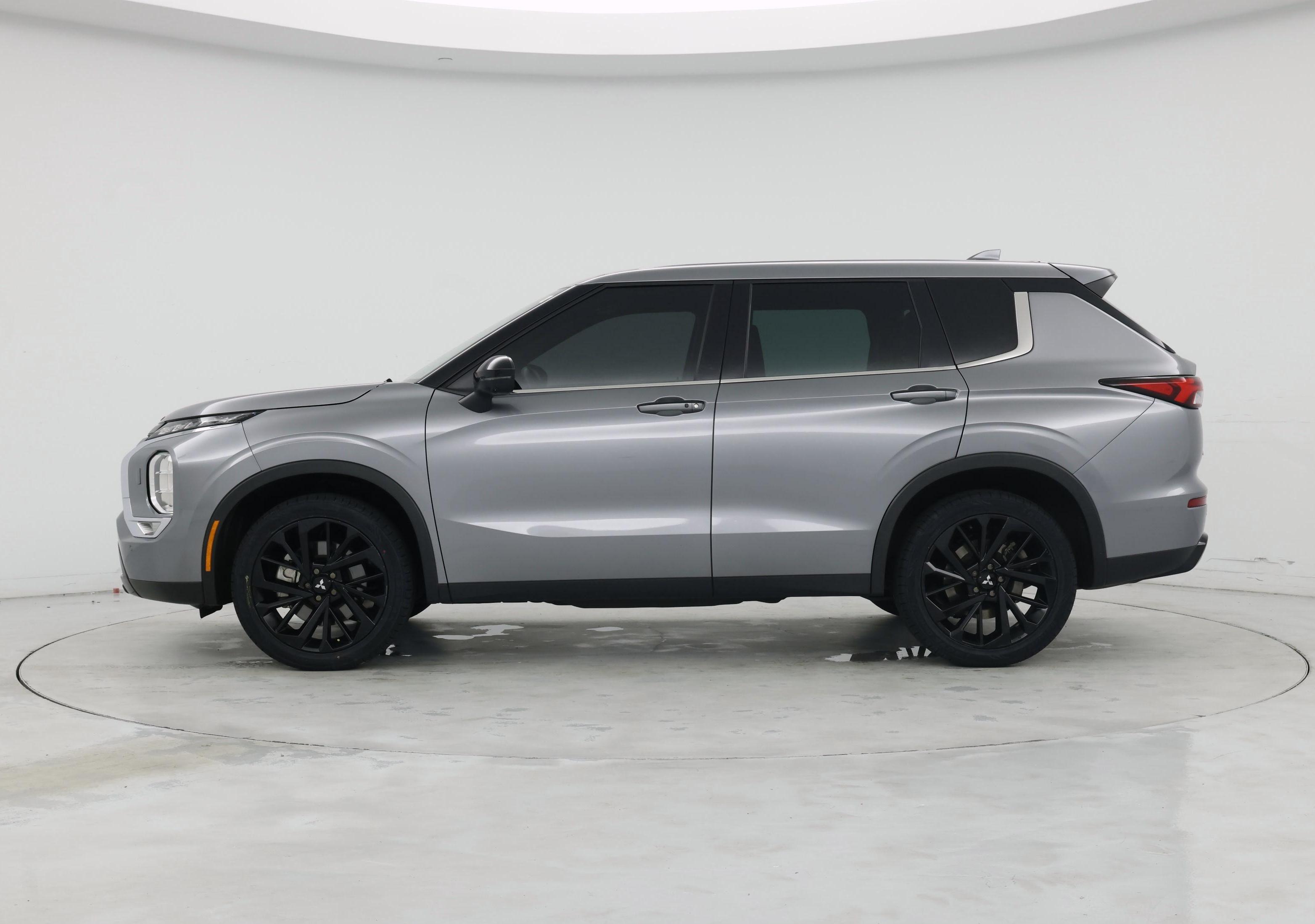 Thumbnail: 2023 Mitsubishi Outlander - 3