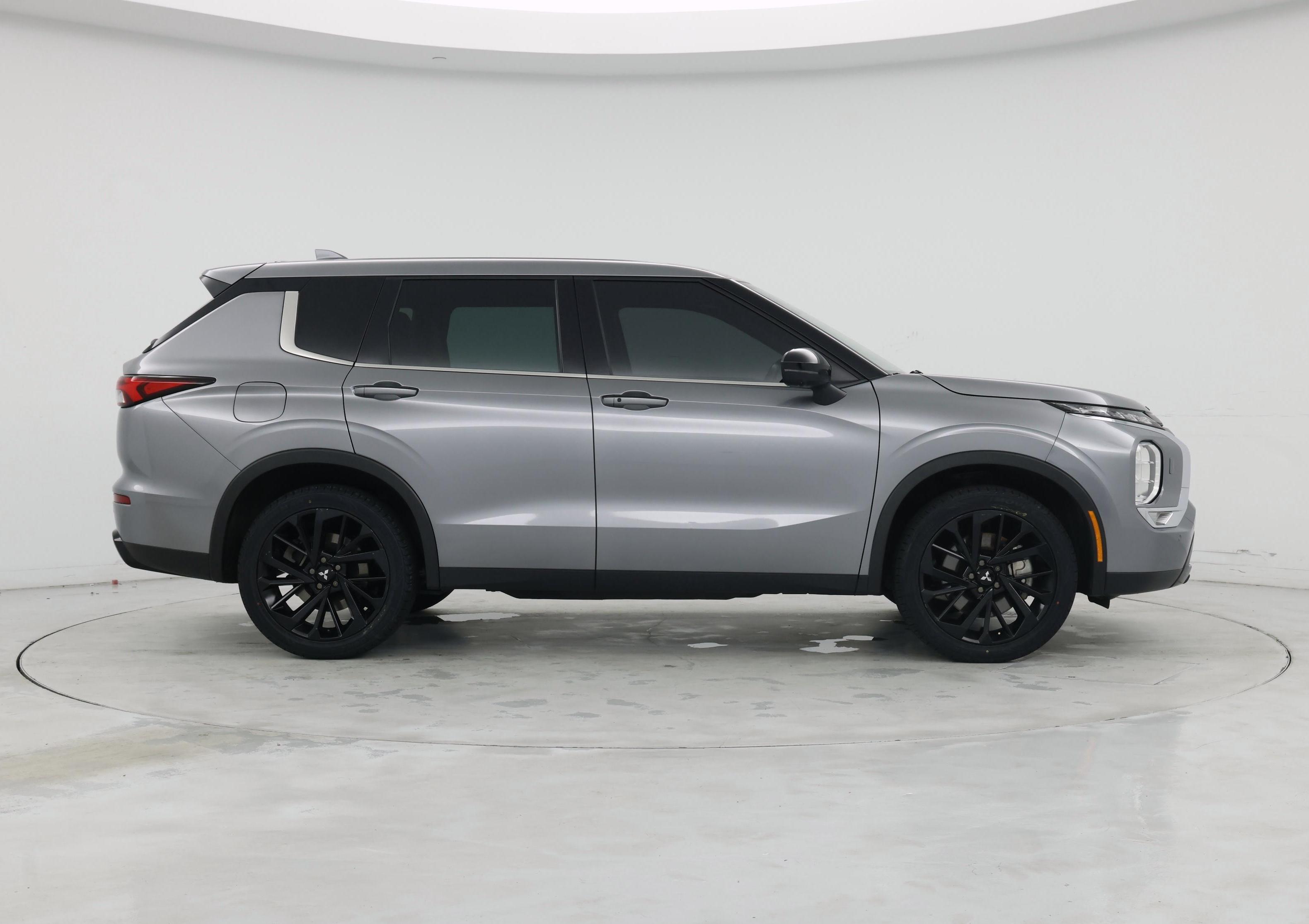 Thumbnail: 2023 Mitsubishi Outlander - 7