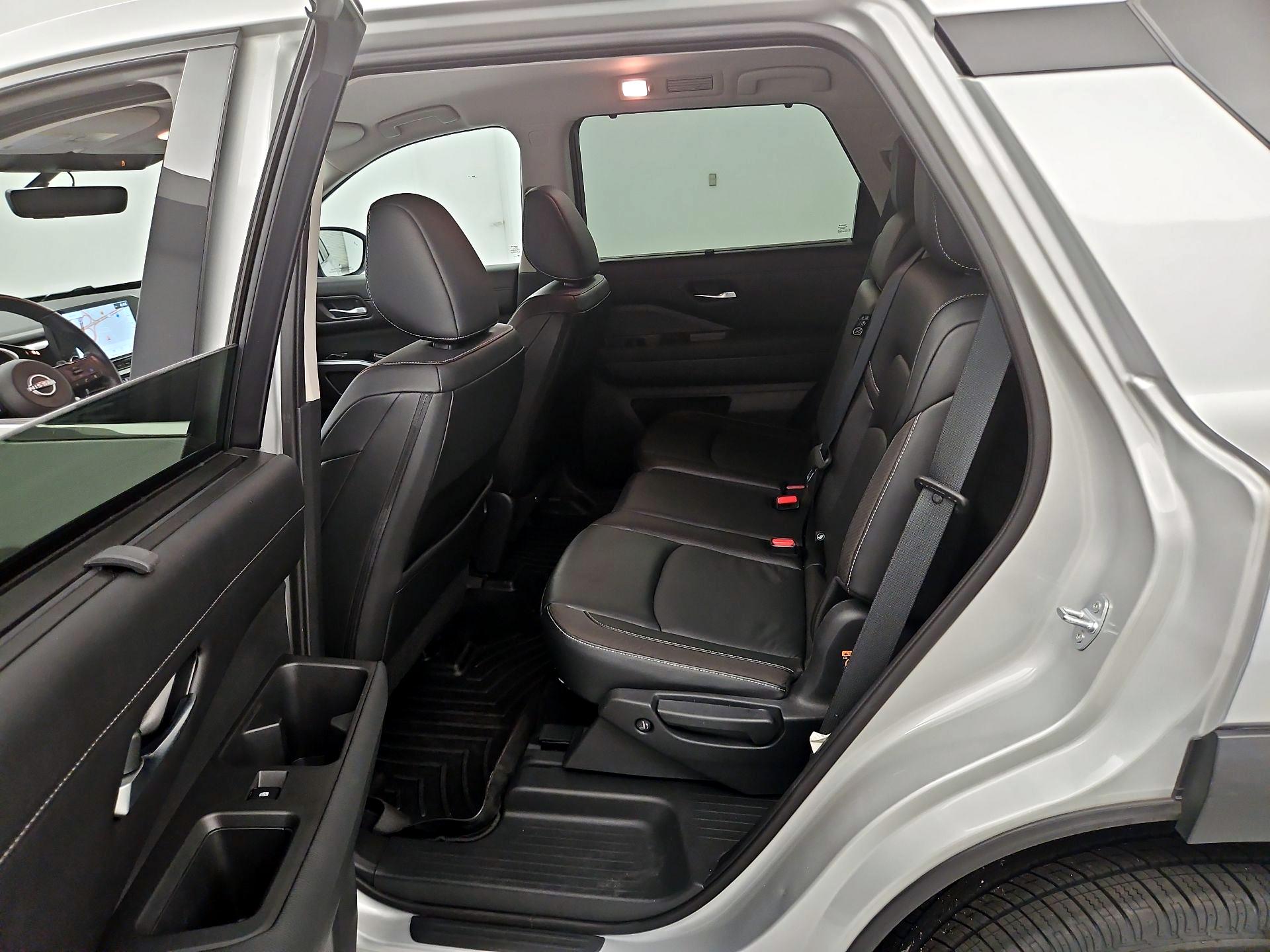 Thumbnail: 2023 Nissan Pathfinder - 20