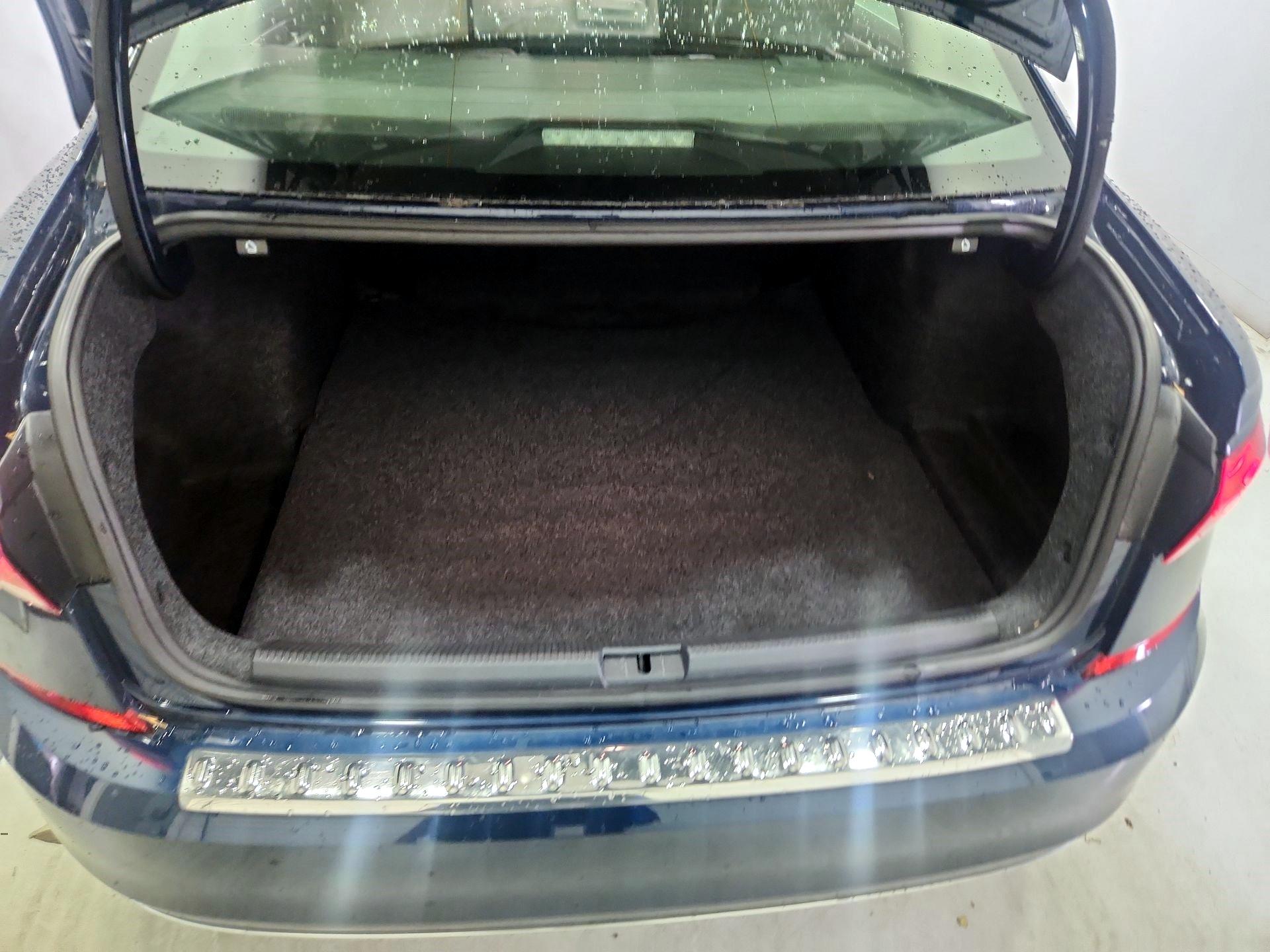 Thumbnail: 2022 Volkswagen Passat - 20