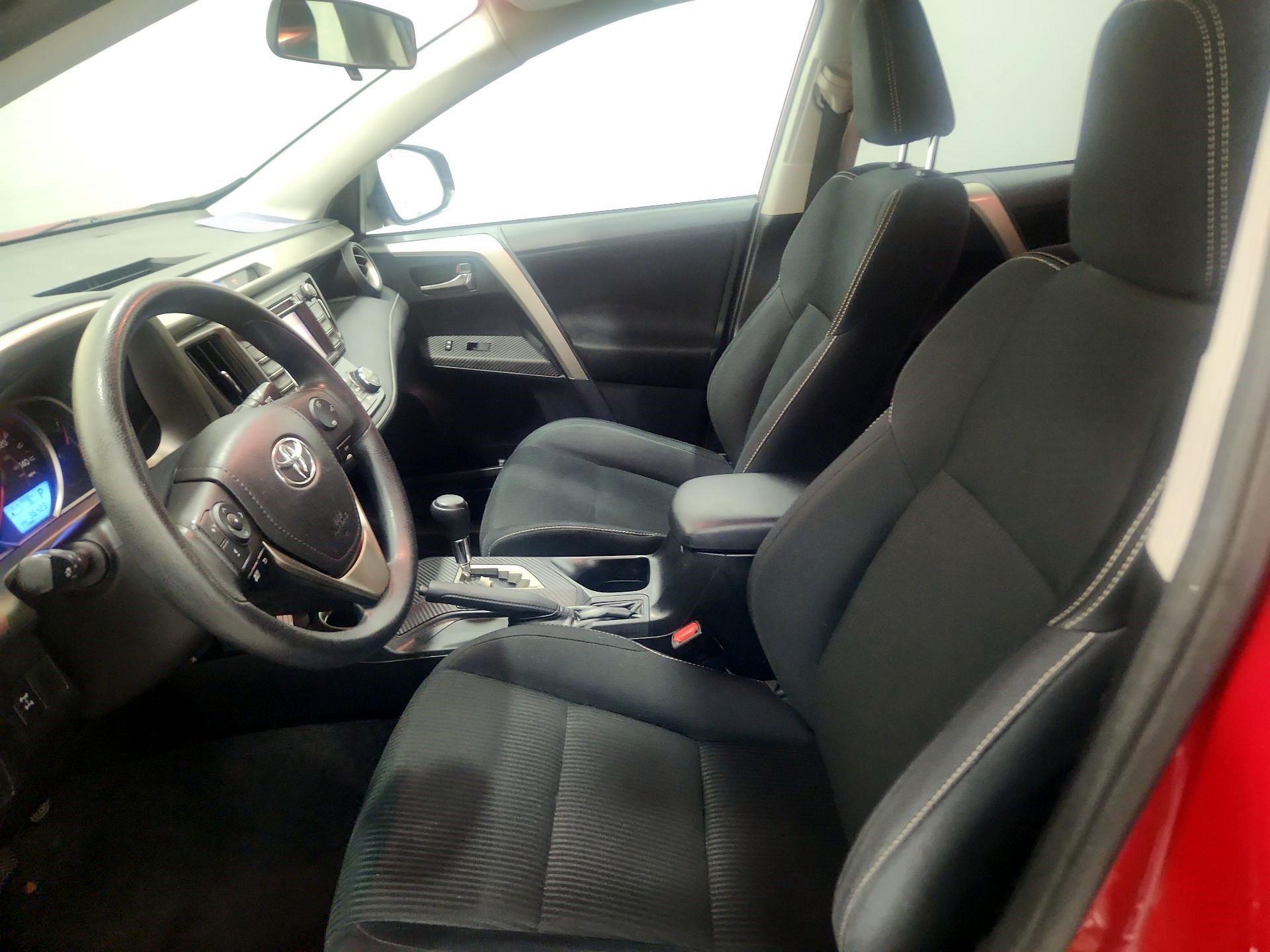 Thumbnail: 2015 Toyota RAV4 - 11