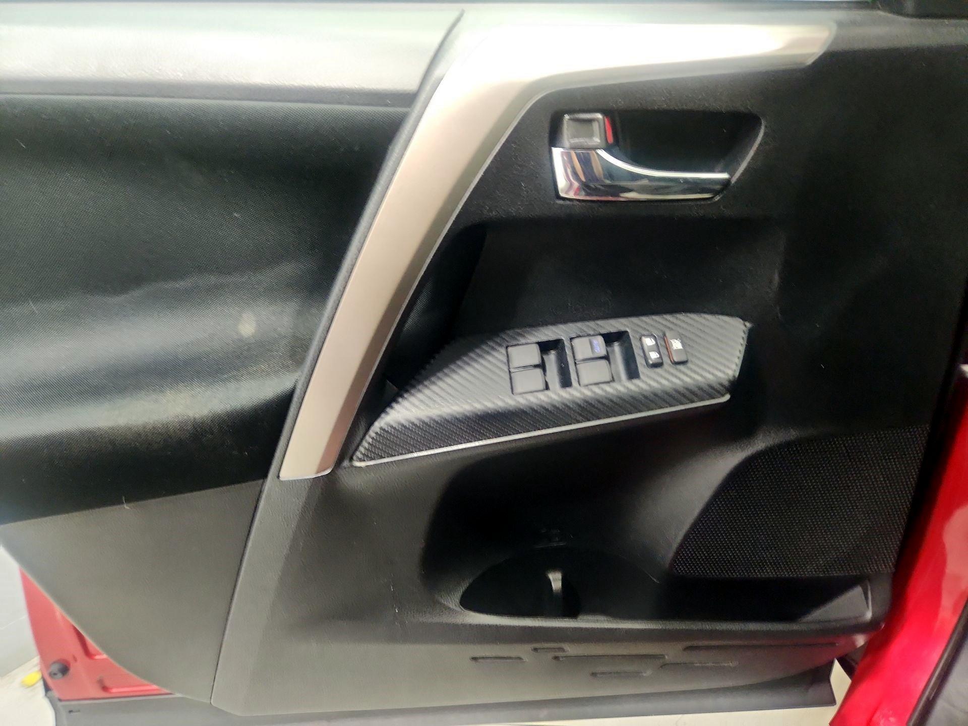 Thumbnail: 2015 Toyota RAV4 - 12