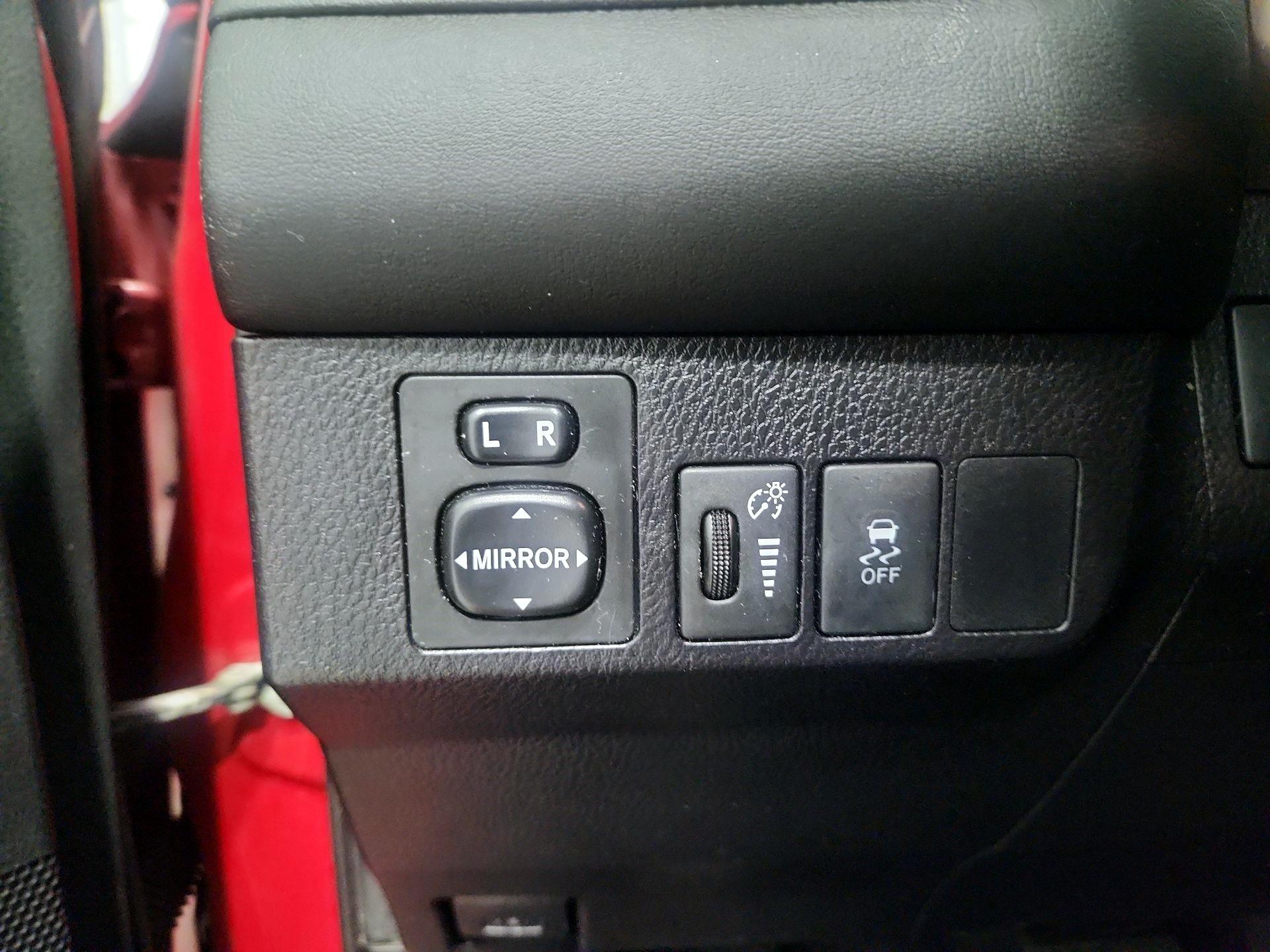 Thumbnail: 2015 Toyota RAV4 - 13