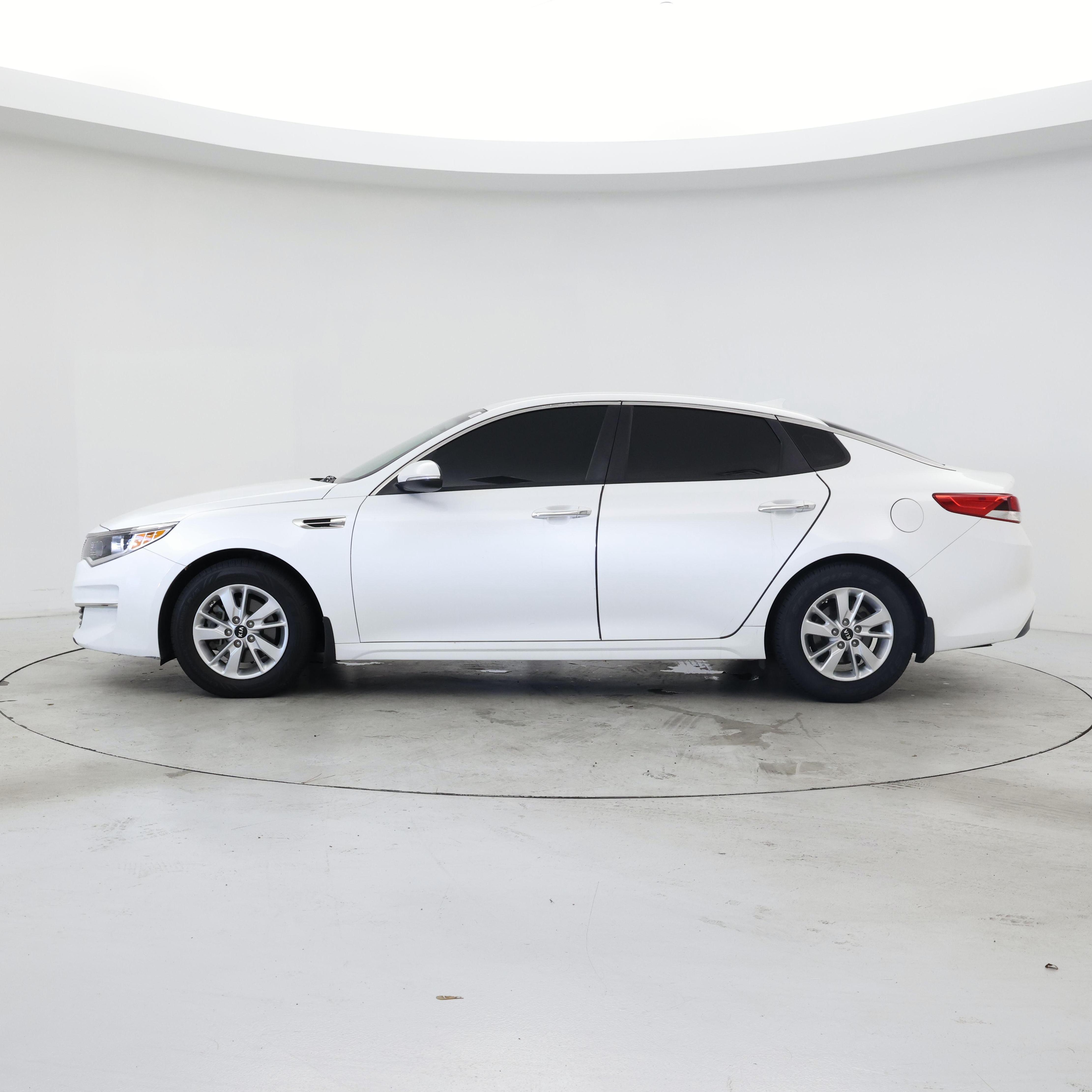 Thumbnail: 2018 Kia Optima - 3