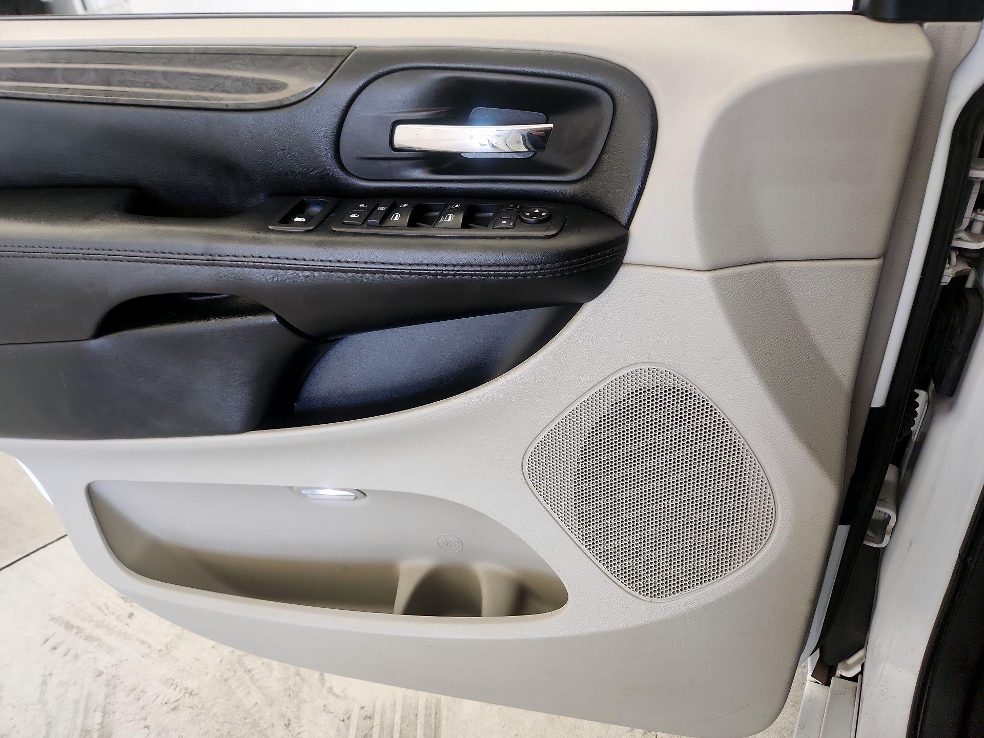 Thumbnail: 2019 Dodge Grand Caravan - 12