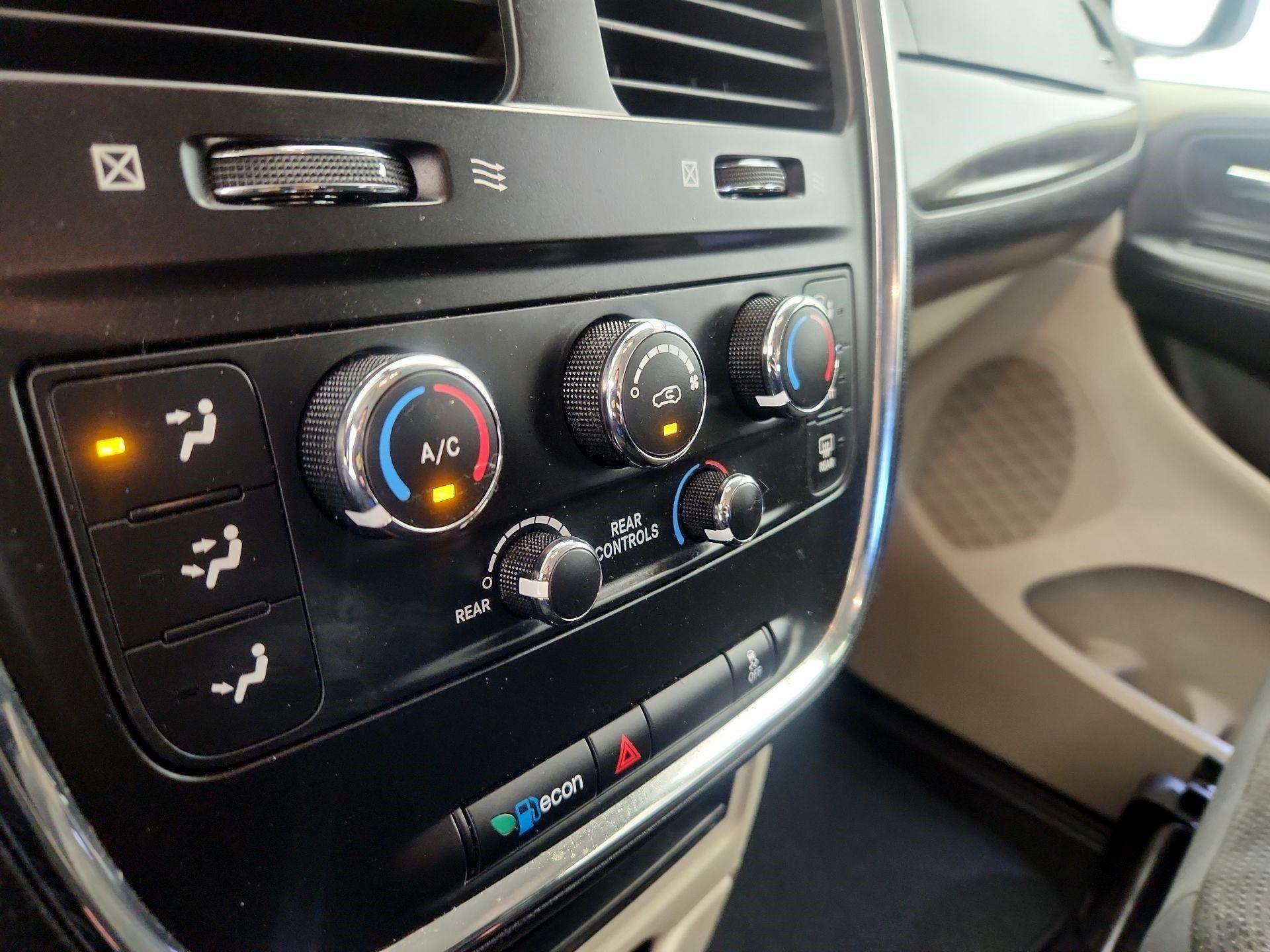 Thumbnail: 2019 Dodge Grand Caravan - 16