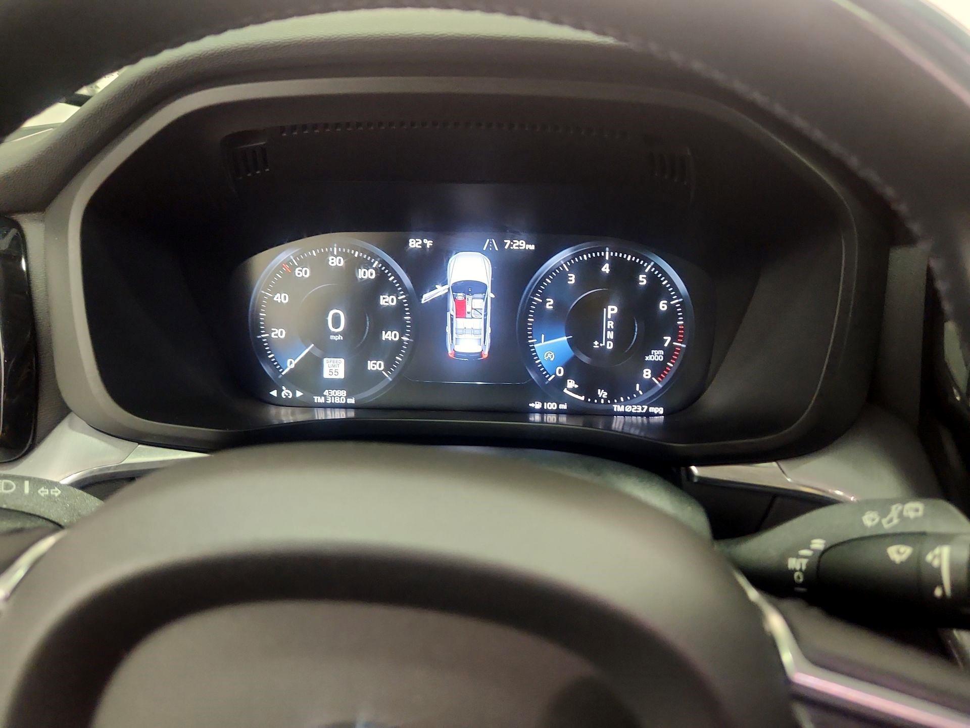Thumbnail: 2019 Volvo XC60 - 10