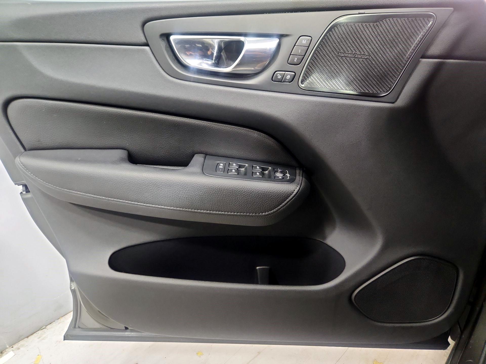 Thumbnail: 2019 Volvo XC60 - 12