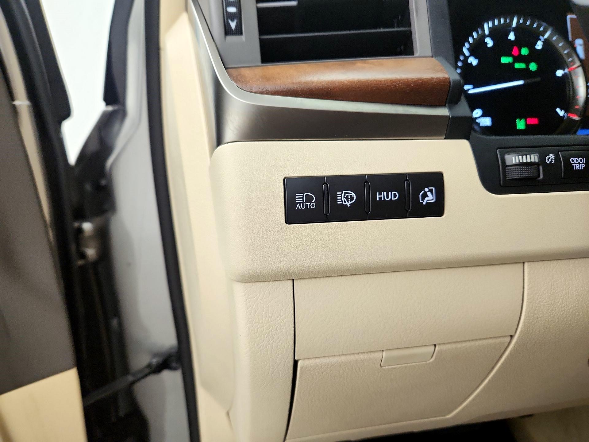 Thumbnail: 2020 Lexus LX - 13