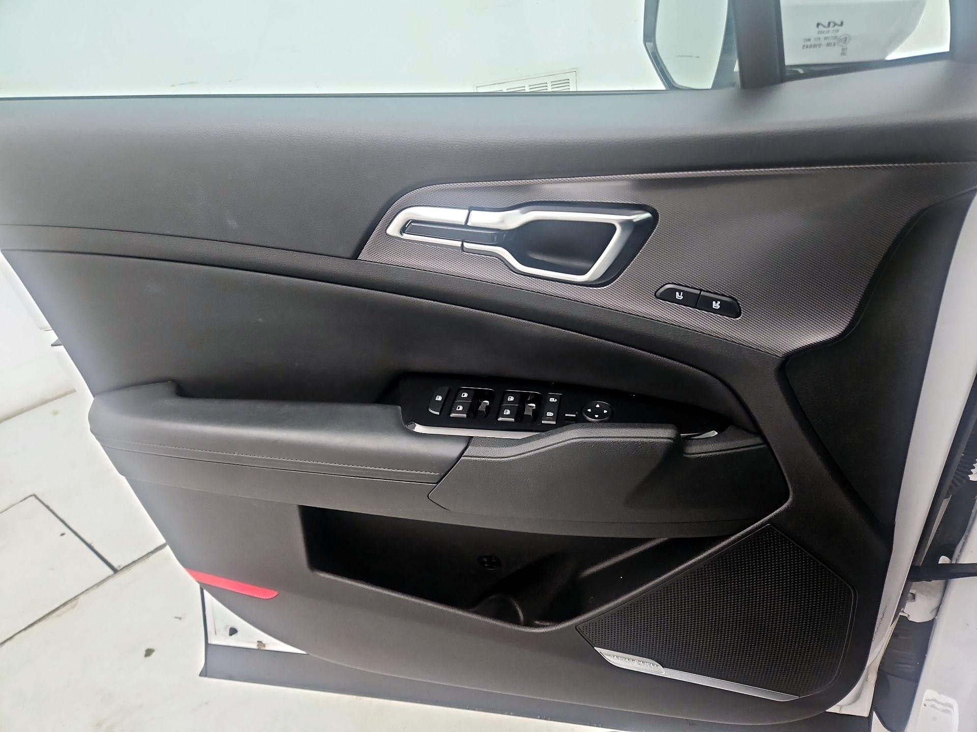 Thumbnail: 2023 Kia Sportage - 12