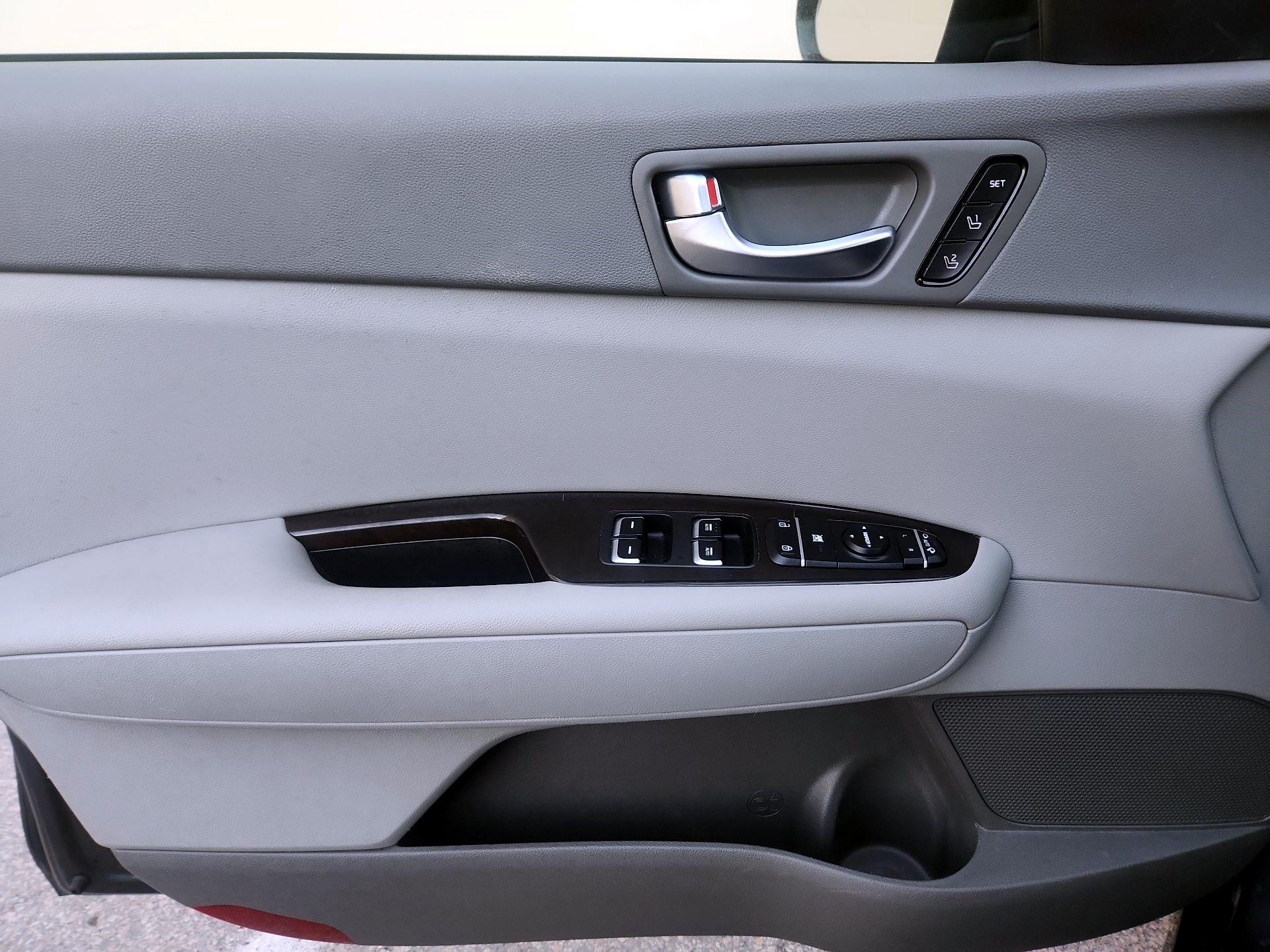 Thumbnail: 2016 Kia Optima - 12