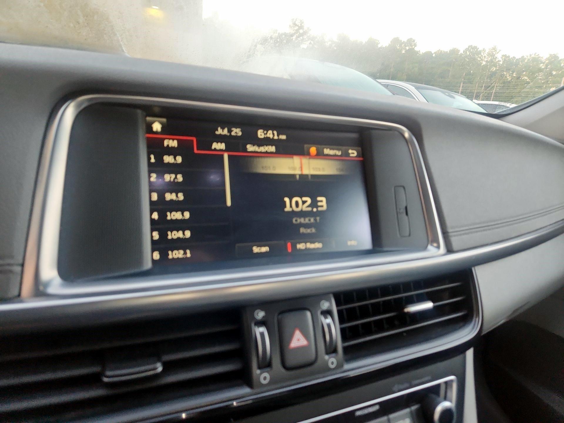 Thumbnail: 2016 Kia Optima - 16