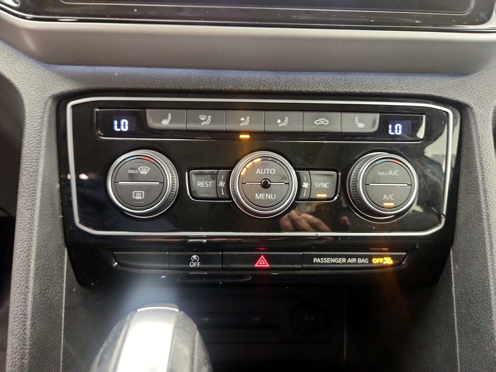 Thumbnail: 2021 Volkswagen Atlas - 16