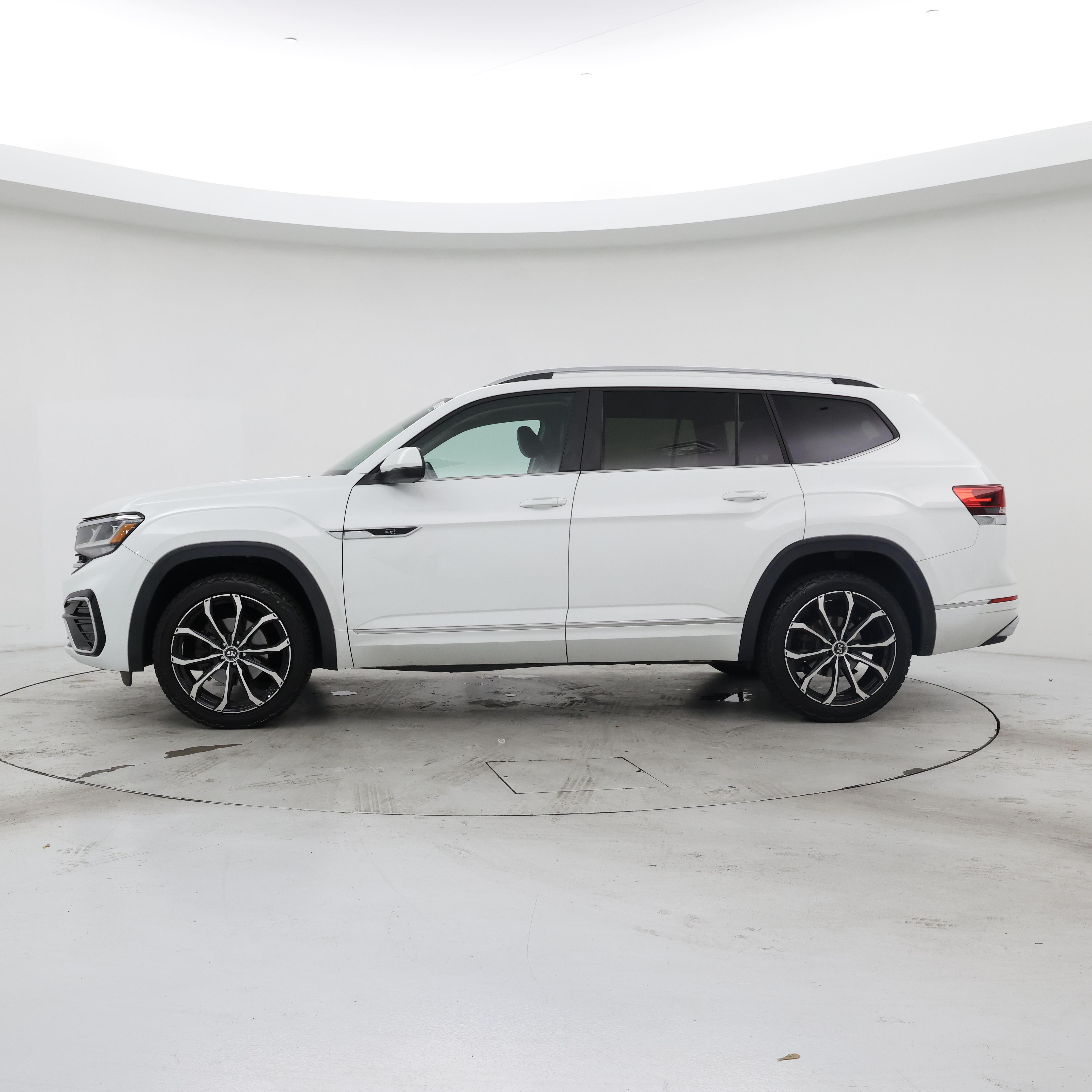 Thumbnail: 2021 Volkswagen Atlas - 3