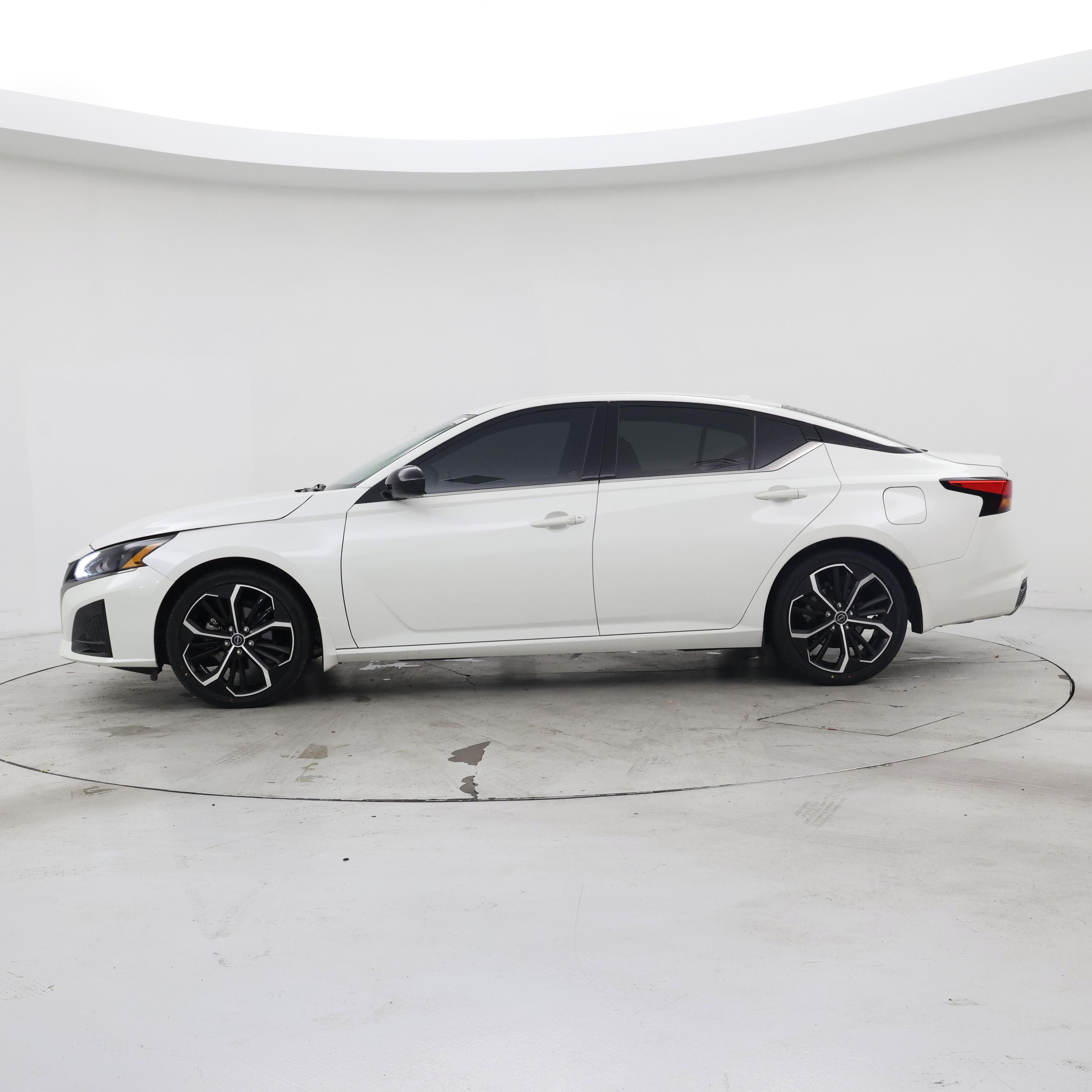 Thumbnail: 2023 Nissan Altima - 3