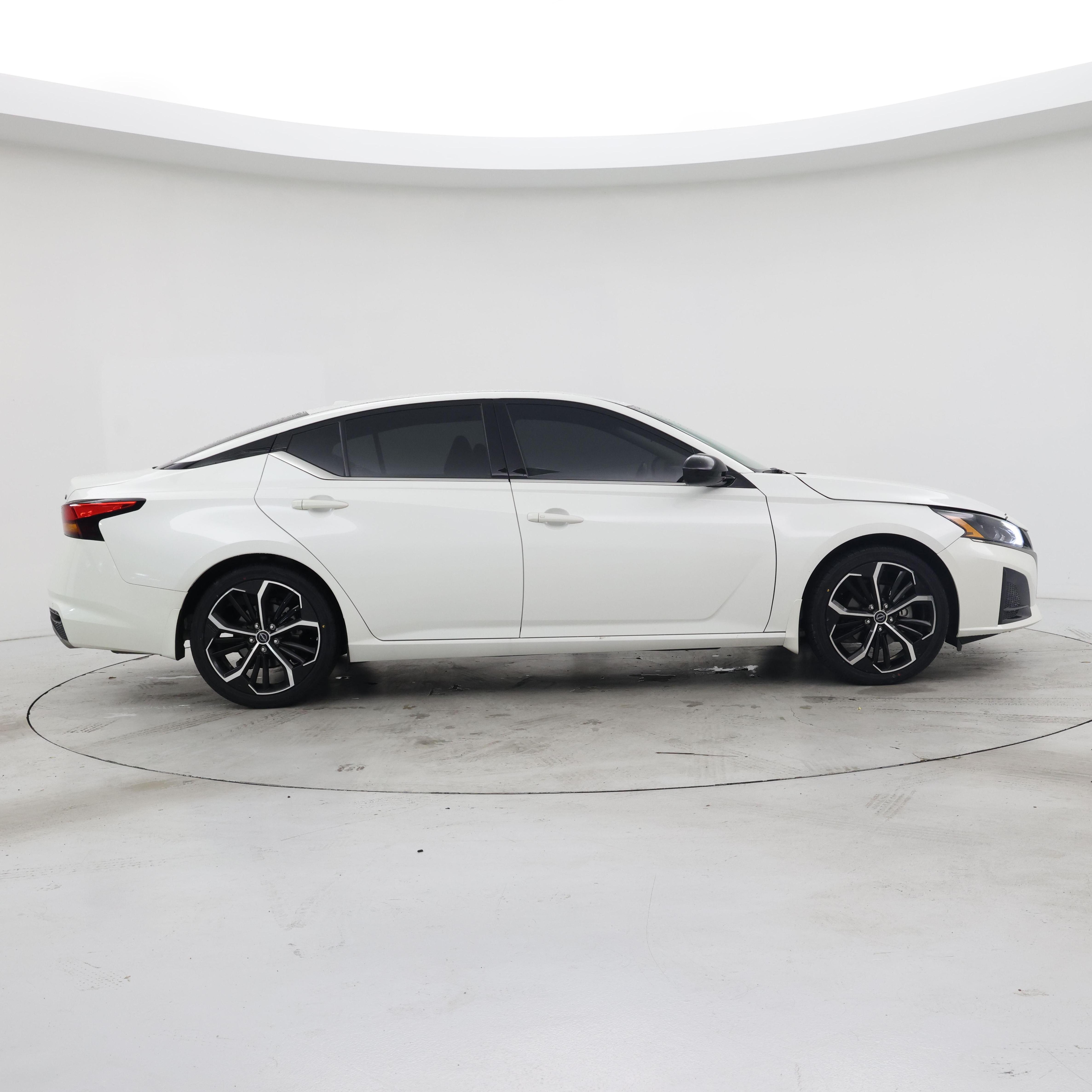 Thumbnail: 2023 Nissan Altima - 7