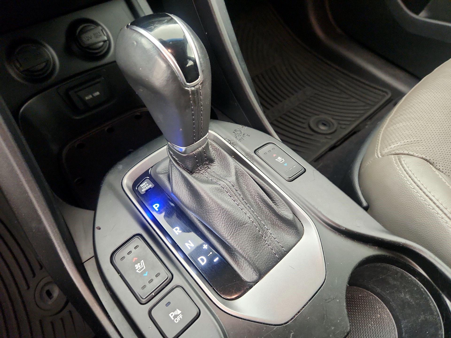 Thumbnail: 2015 Hyundai Santa Fe - 17