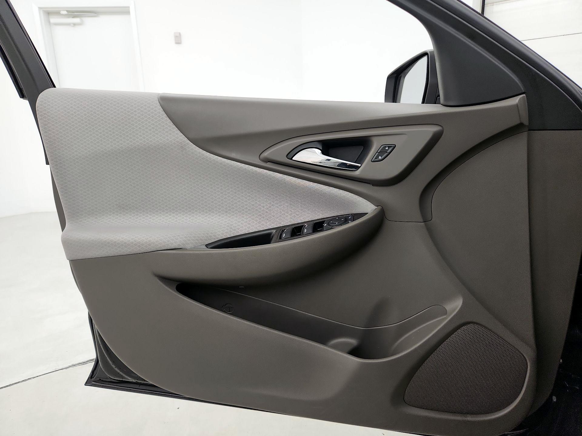 Thumbnail: 2020 Chevrolet Malibu - 12