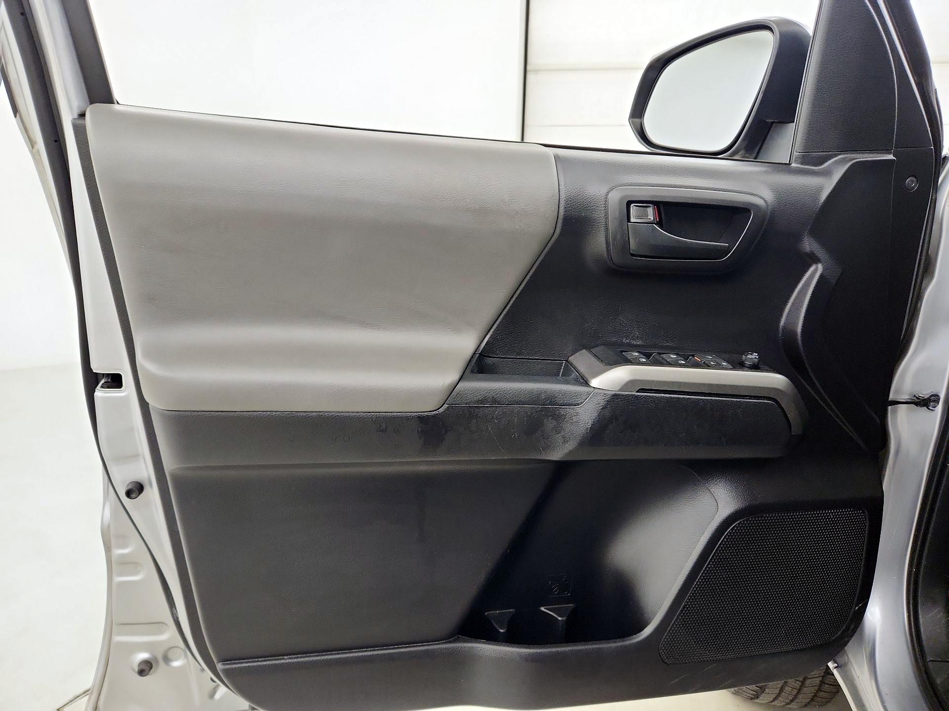 Thumbnail: 2021 Toyota Tacoma - 12