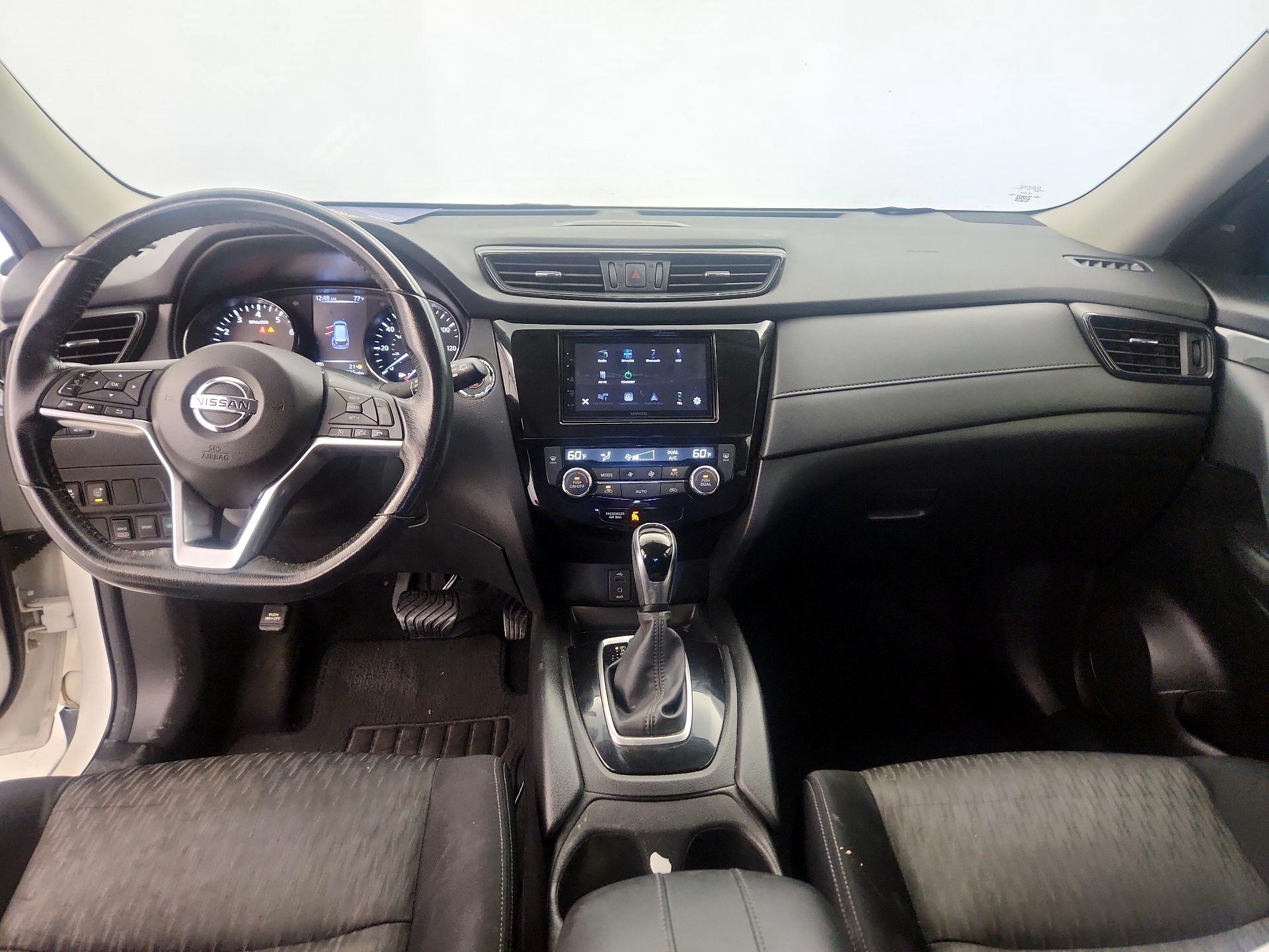 Thumbnail: 2017 Nissan Rogue - 9