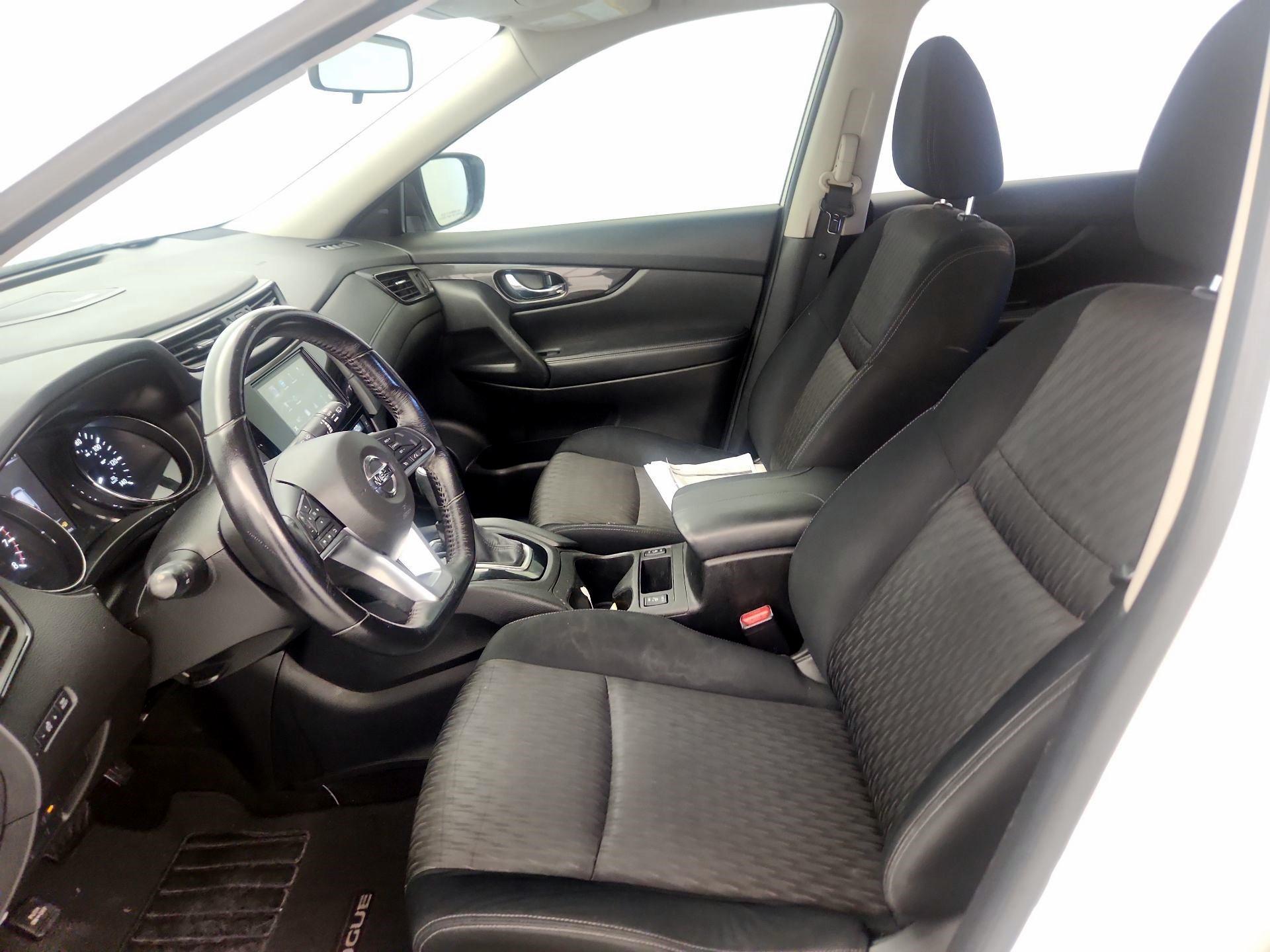 Thumbnail: 2017 Nissan Rogue - 11