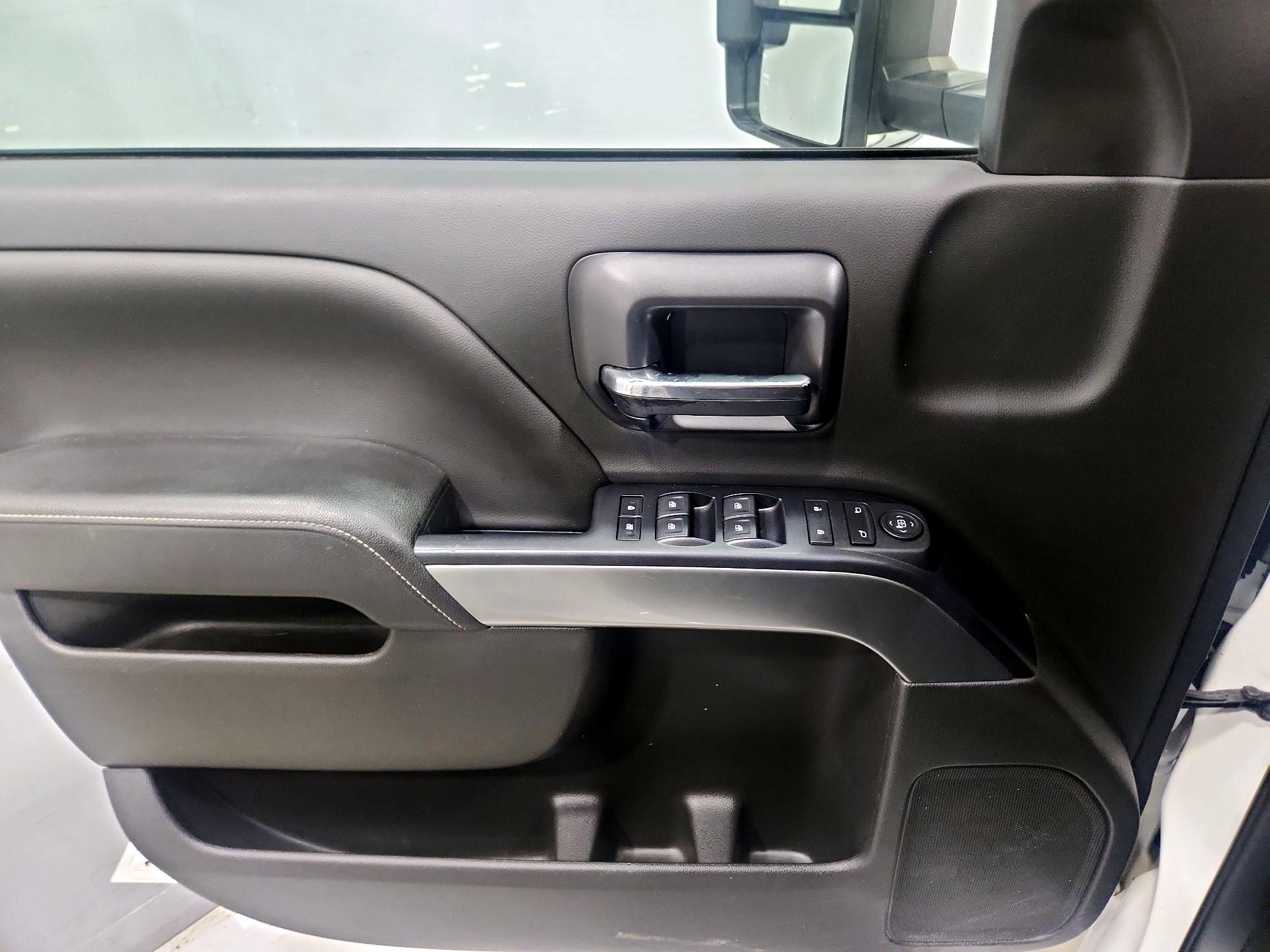 Thumbnail: 2018 Chevrolet Silverado 1500 - 12