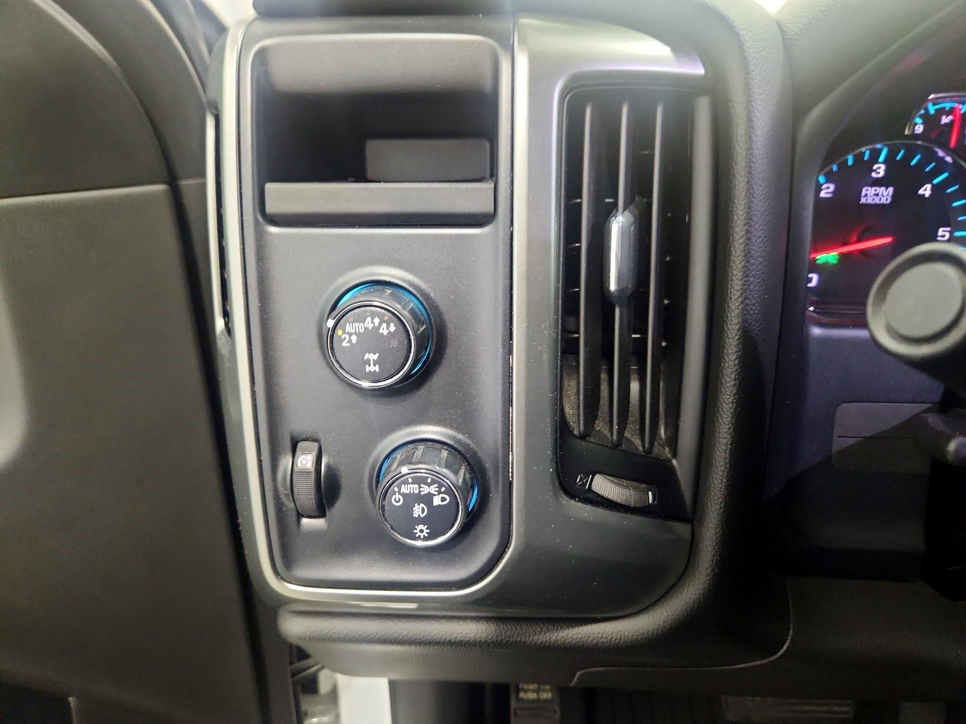 Thumbnail: 2018 Chevrolet Silverado 1500 - 13