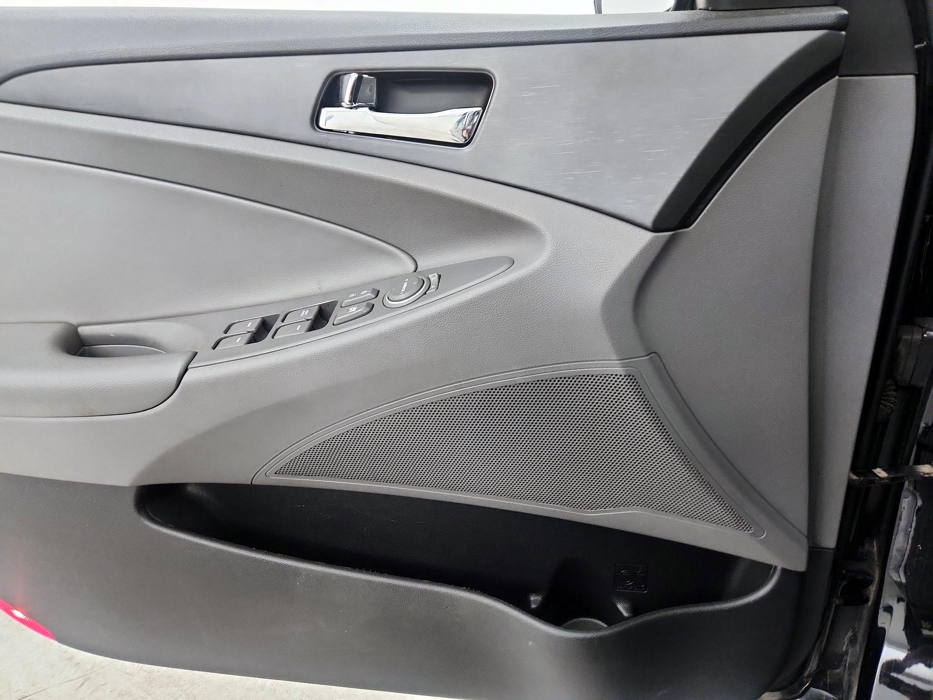 Thumbnail: 2014 Hyundai Sonata - 12