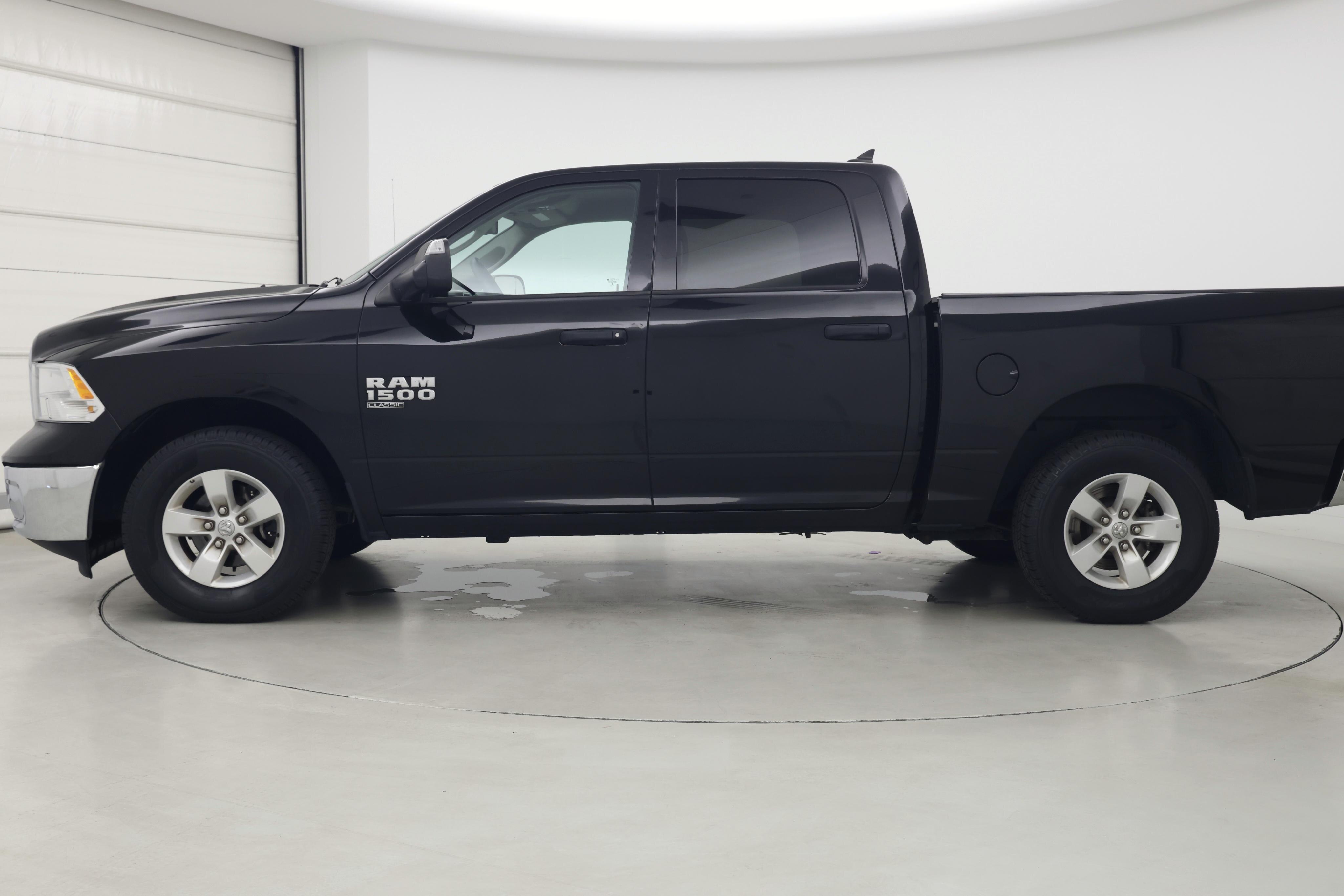 Thumbnail: 2022 RAM 1500 Classic - 3
