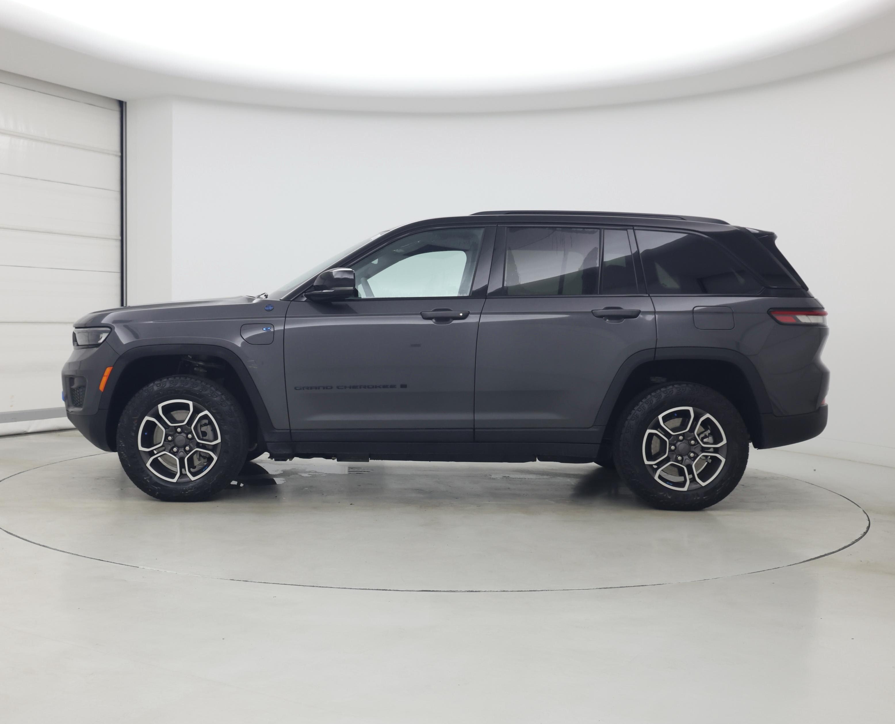 Thumbnail: 2023 Jeep Grand Cherokee - 3
