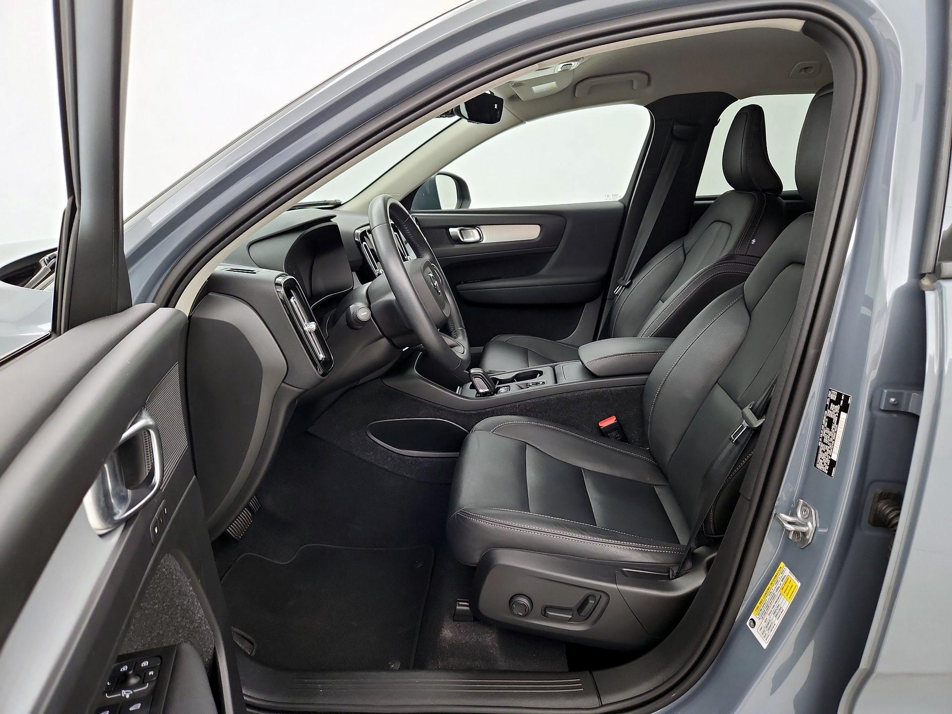 Thumbnail: 2021 Volvo XC40 - 11