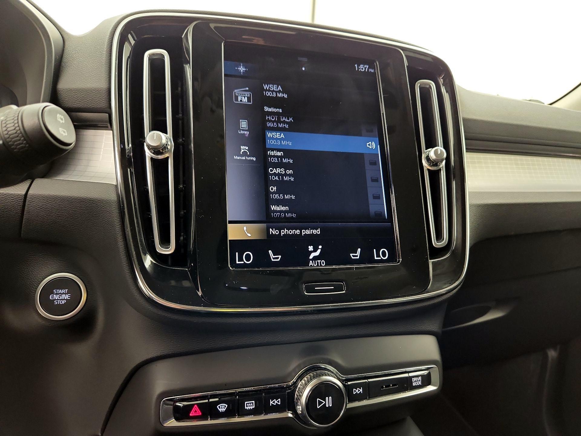Thumbnail: 2021 Volvo XC40 - 16