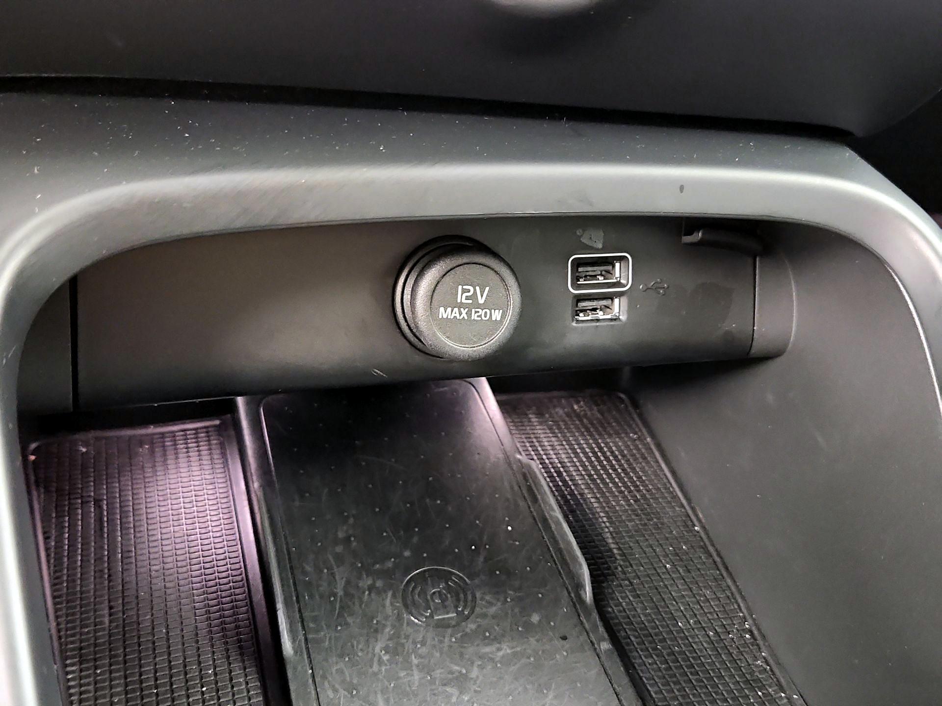 Thumbnail: 2021 Volvo XC40 - 19