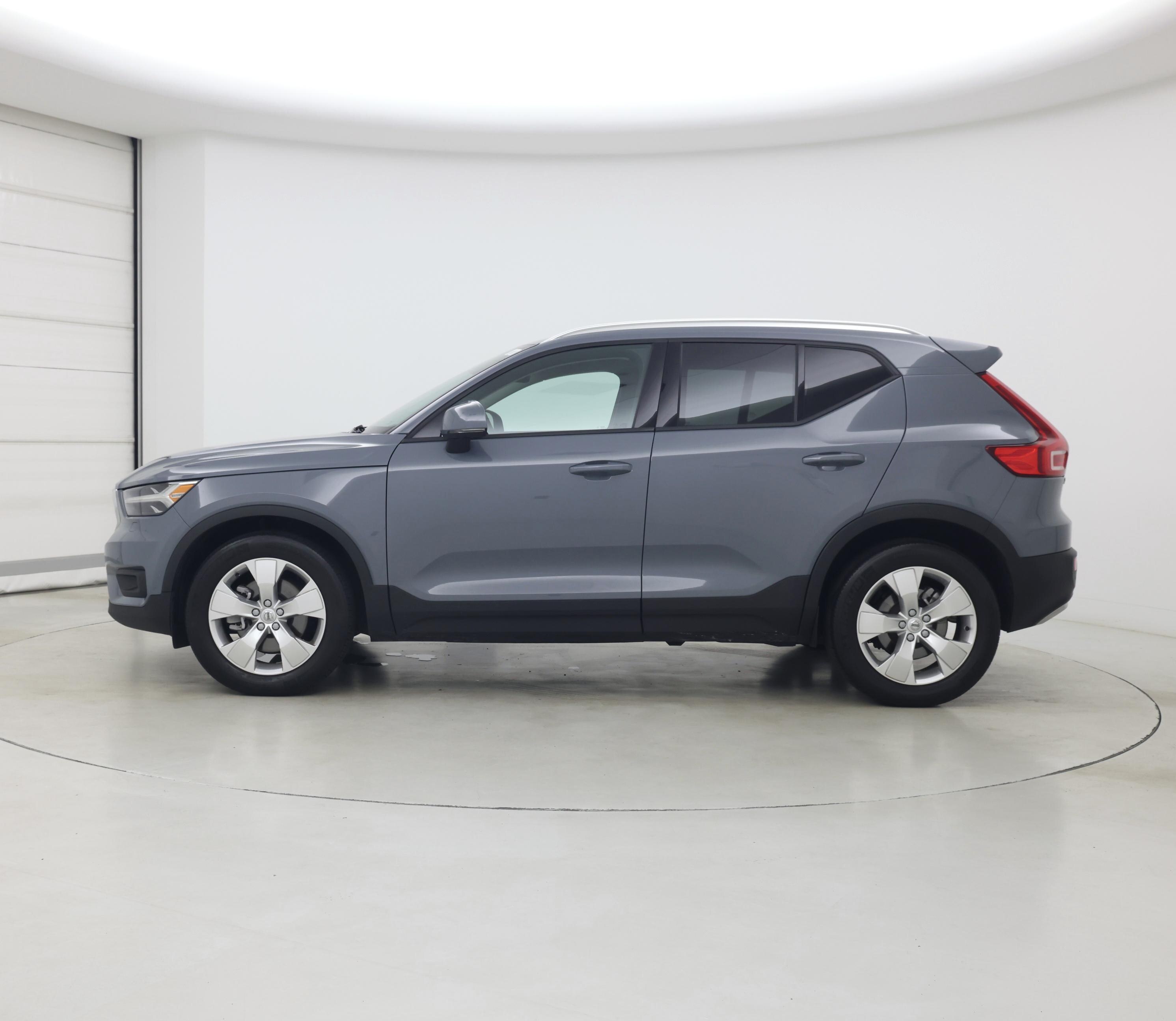 Thumbnail: 2021 Volvo XC40 - 3