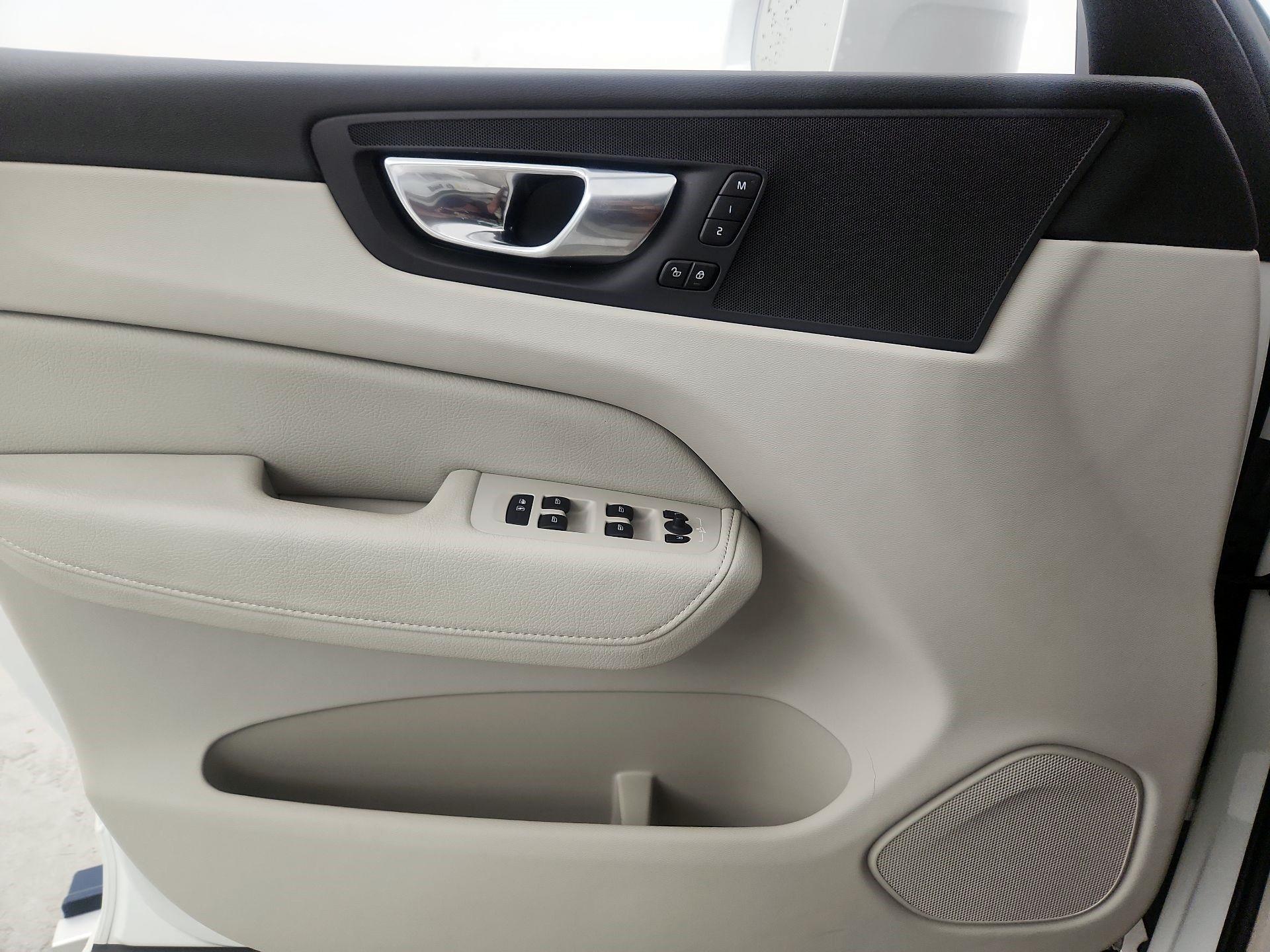 Thumbnail: 2021 Volvo XC60 - 12