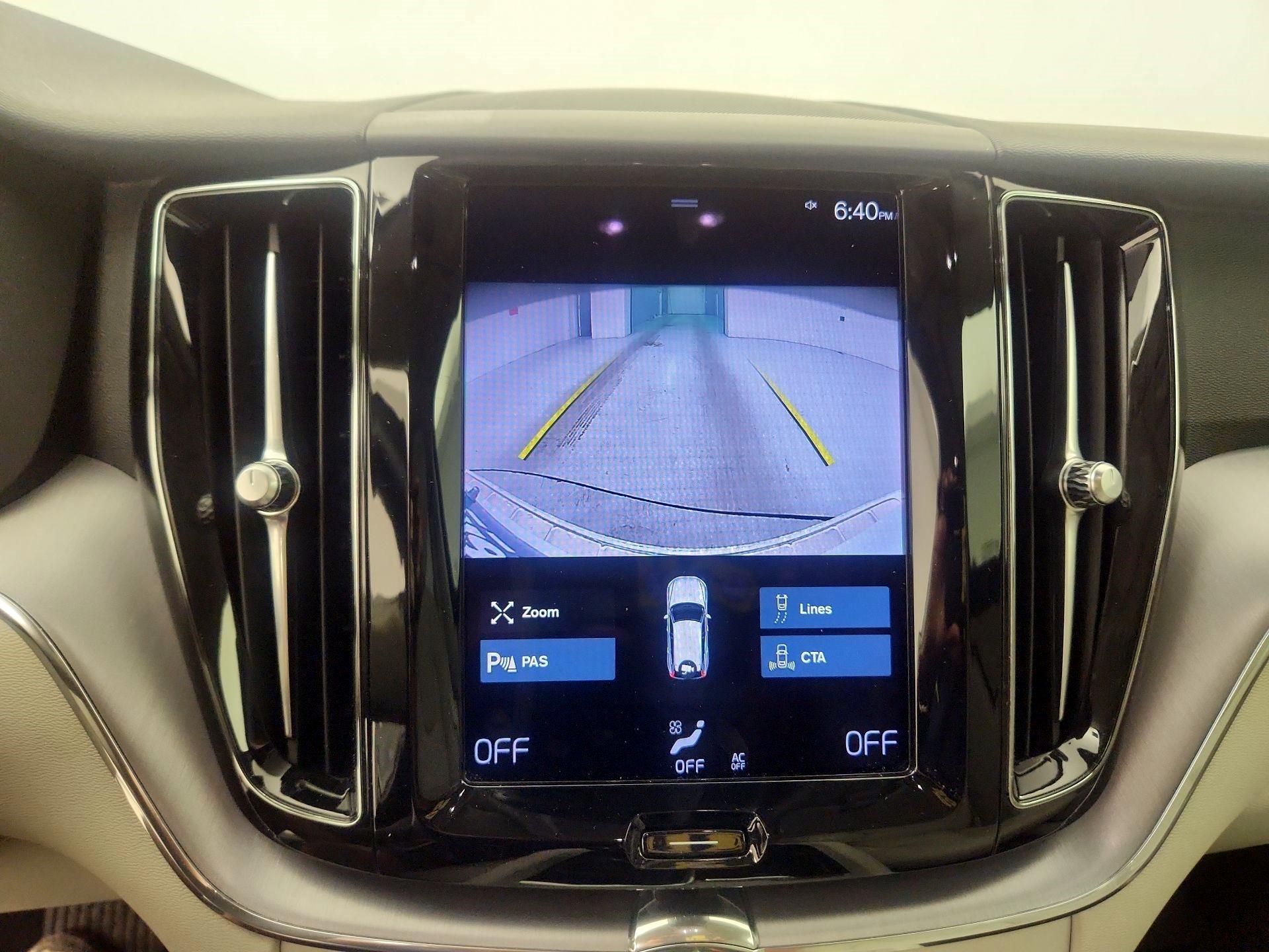 Thumbnail: 2021 Volvo XC60 - 14