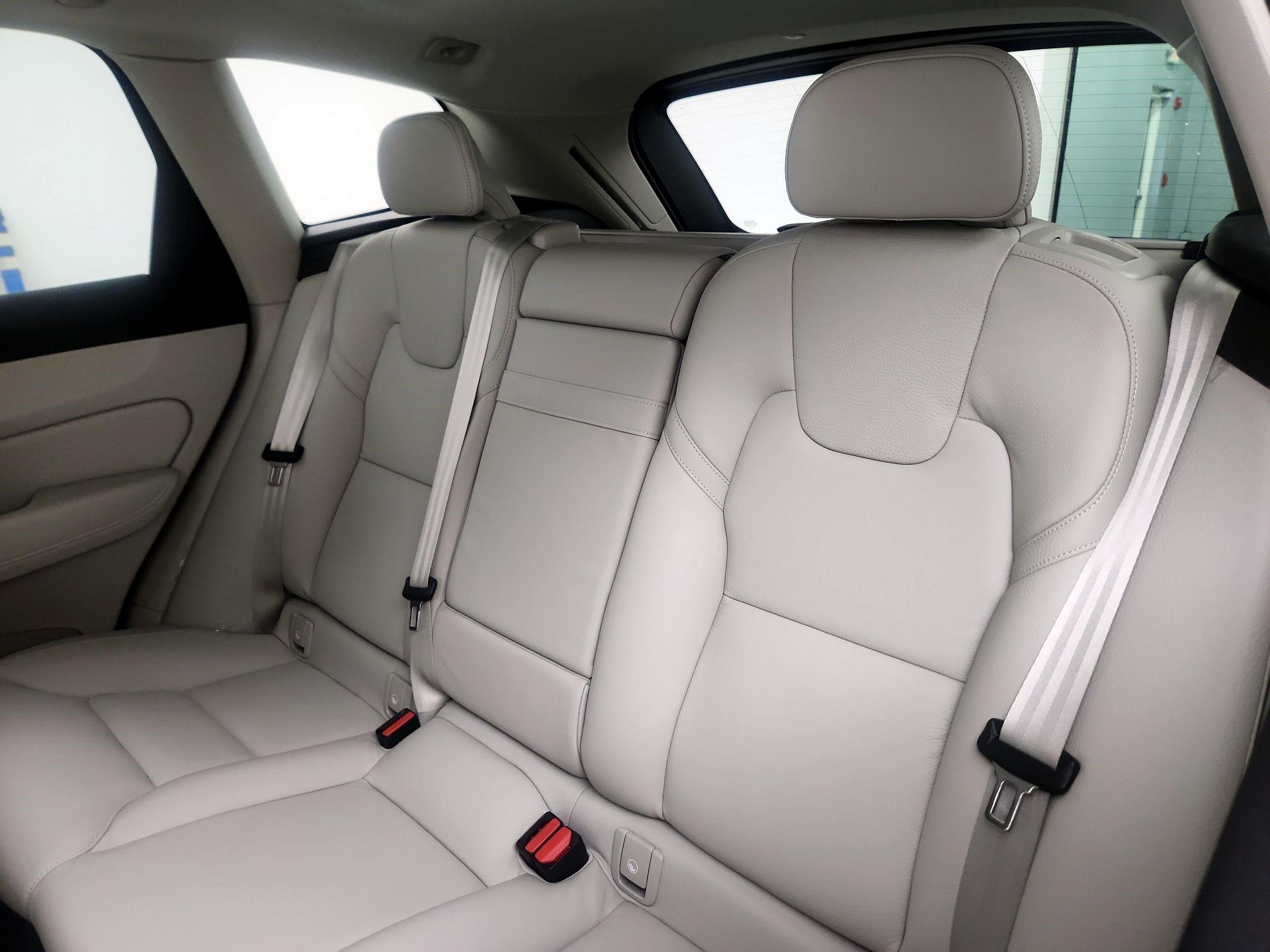 Thumbnail: 2021 Volvo XC60 - 20