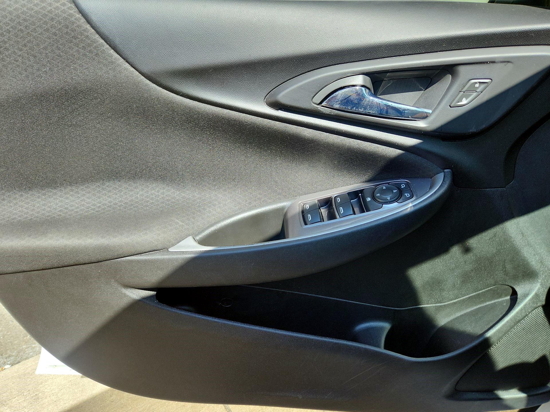 Thumbnail: 2017 Chevrolet Malibu - 12