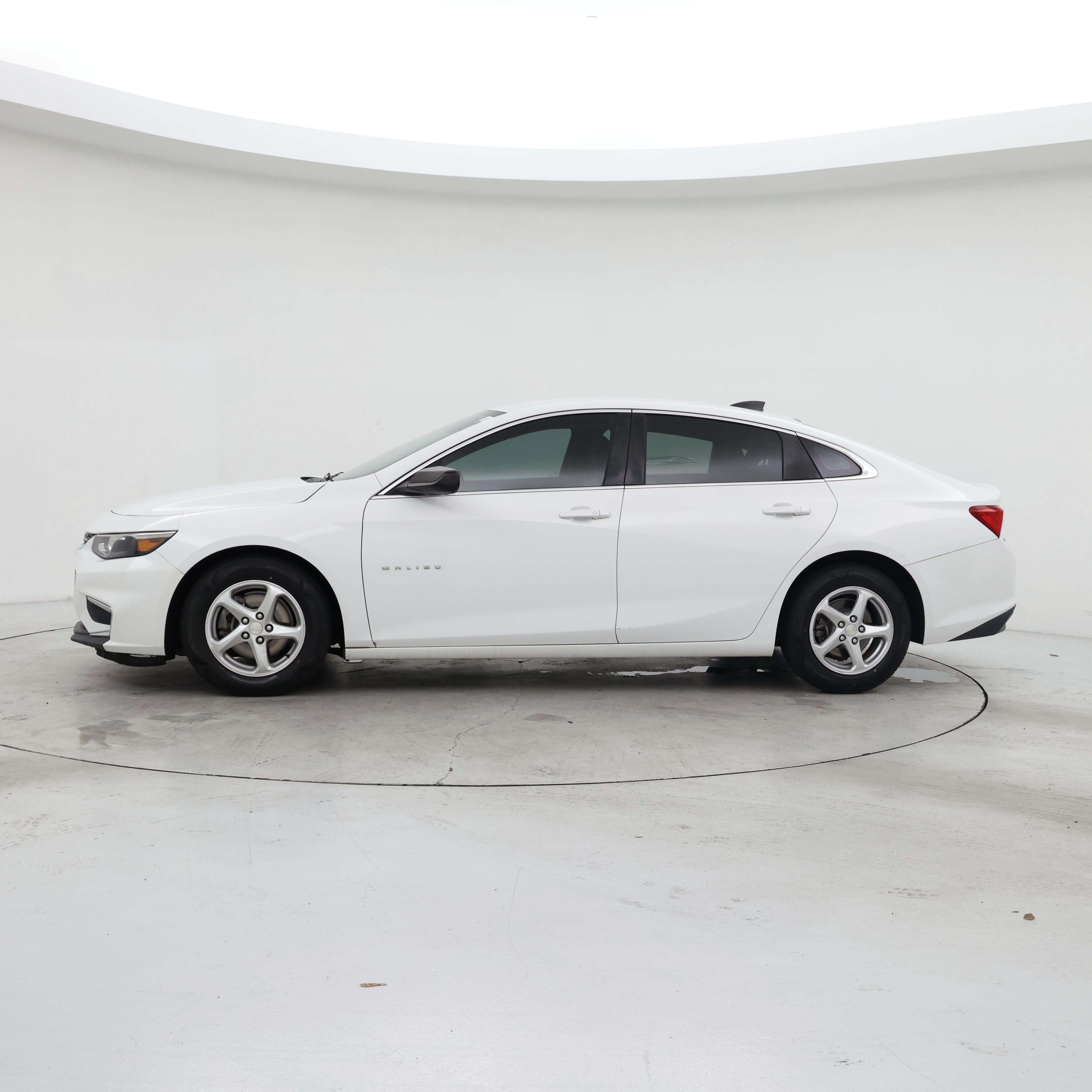 Thumbnail: 2017 Chevrolet Malibu - 3