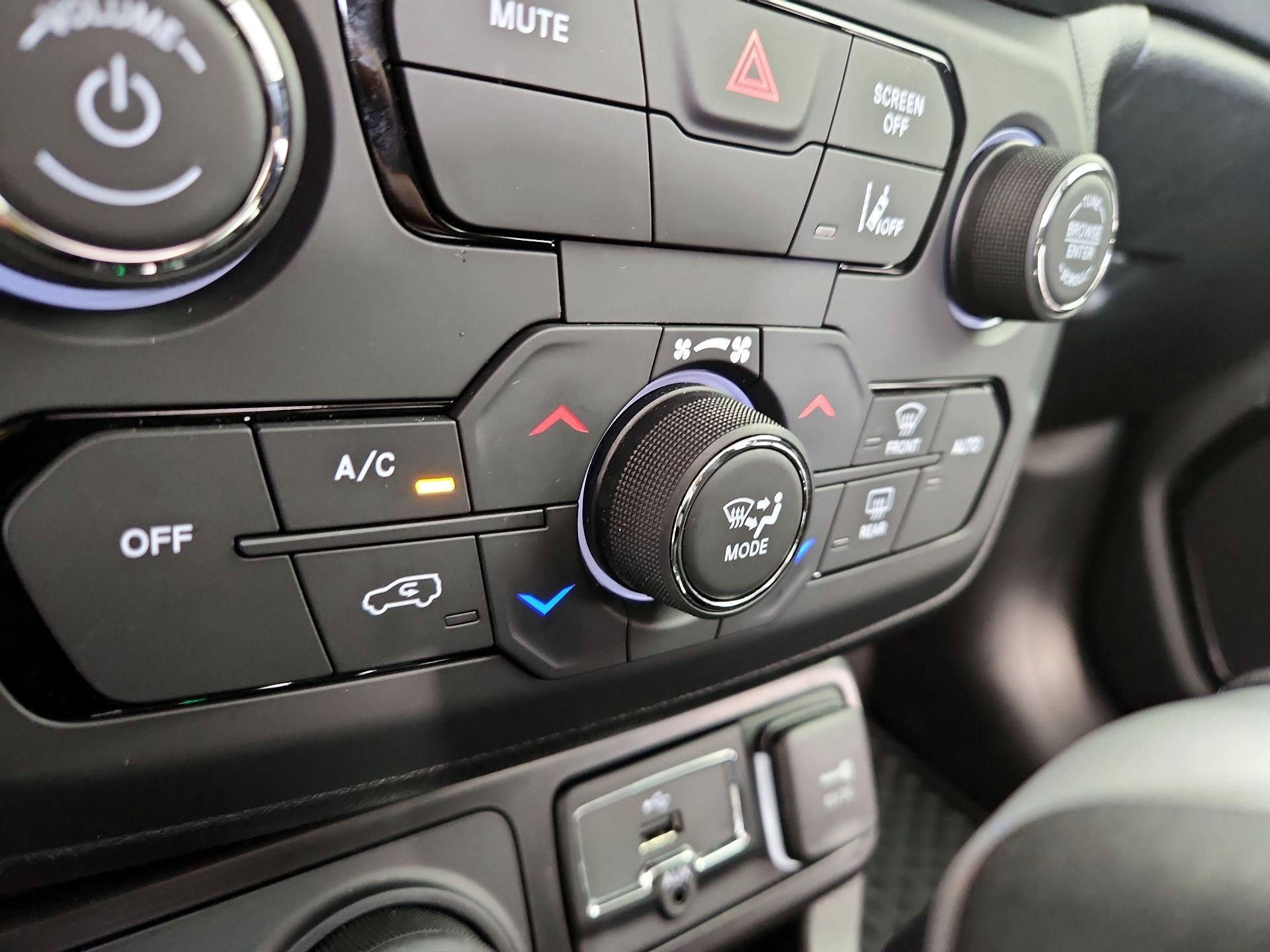 Thumbnail: 2023 Jeep Renegade - 17