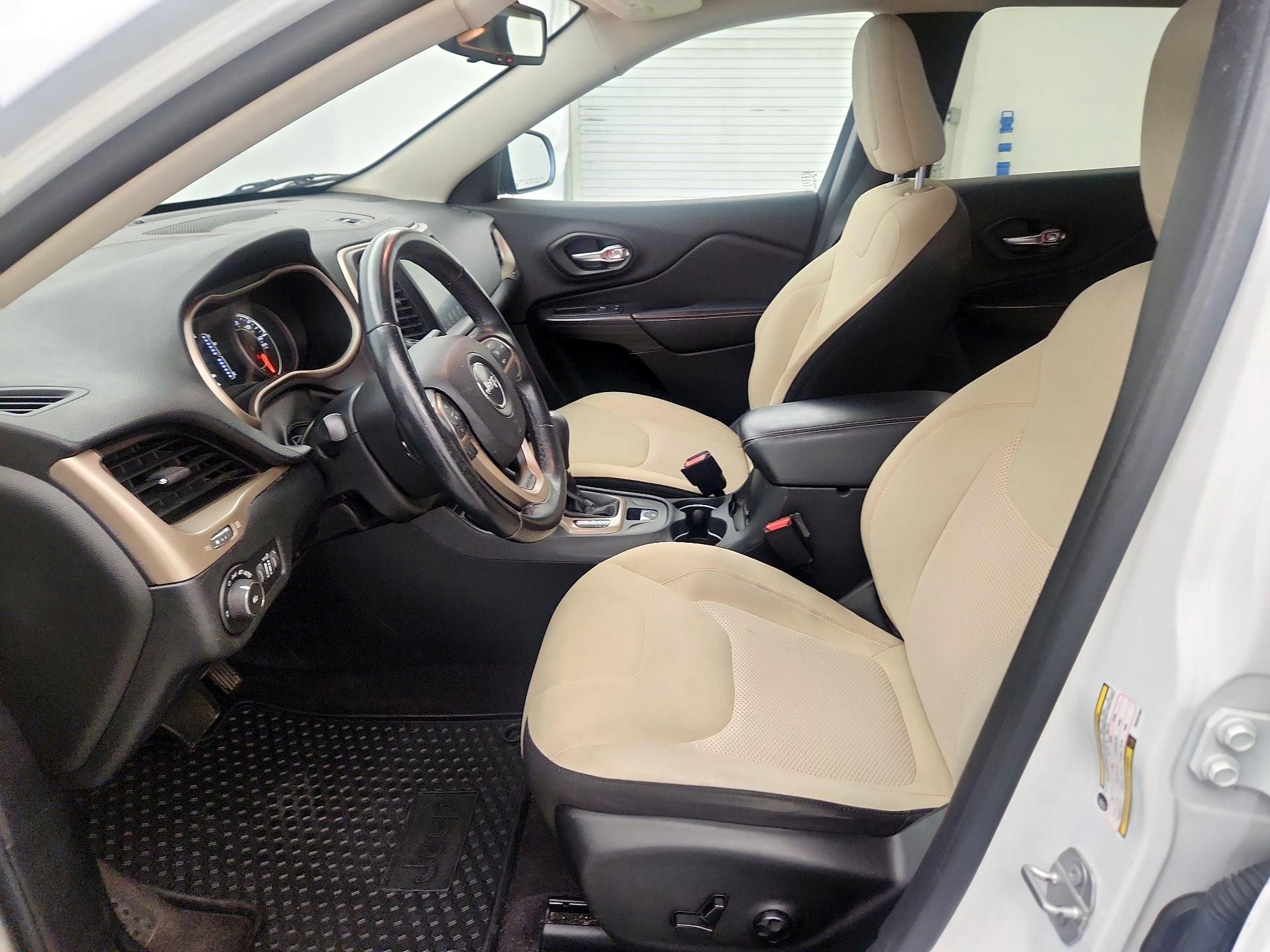Thumbnail: 2016 Jeep Cherokee - 11