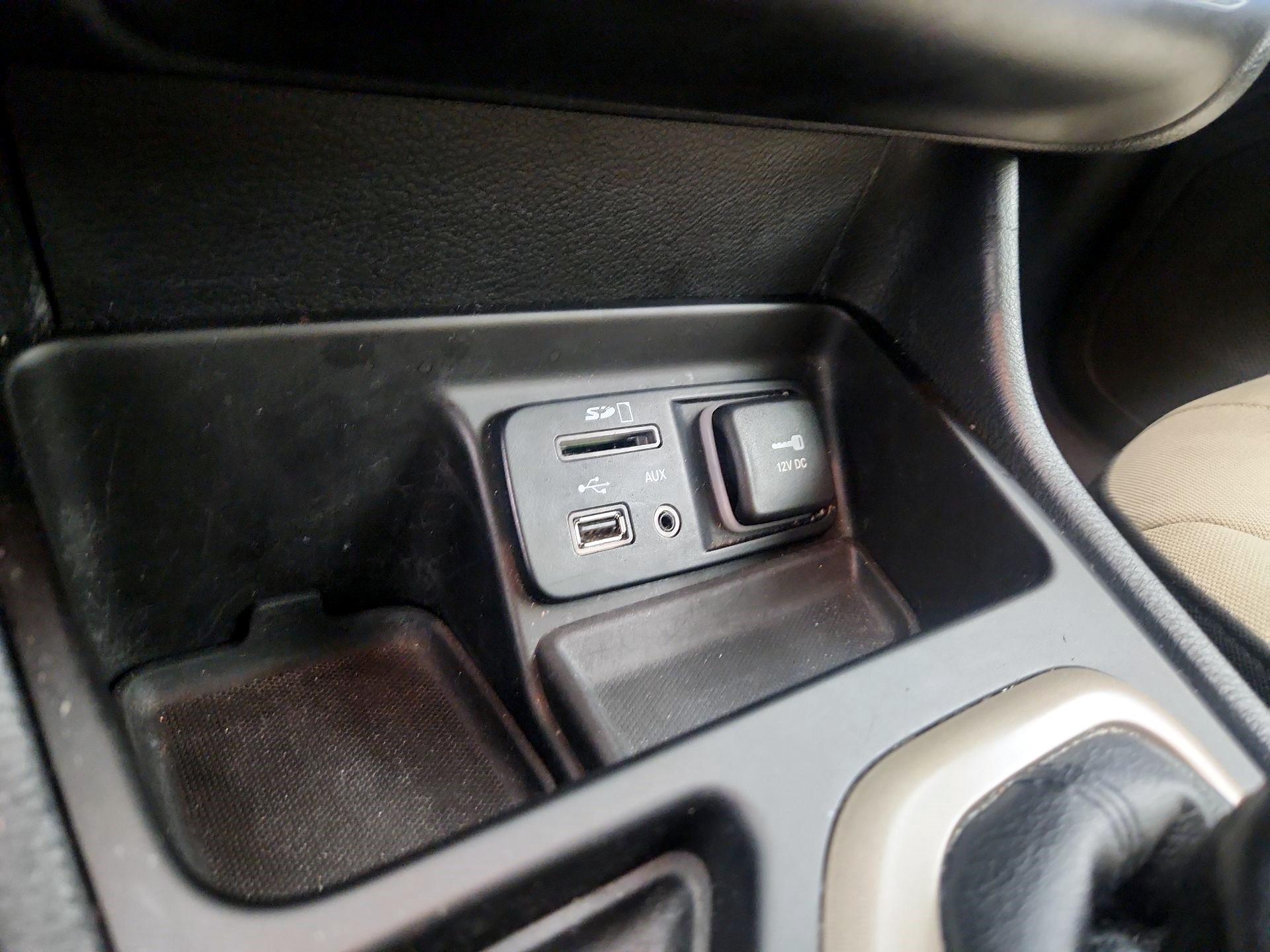 Thumbnail: 2016 Jeep Cherokee - 19